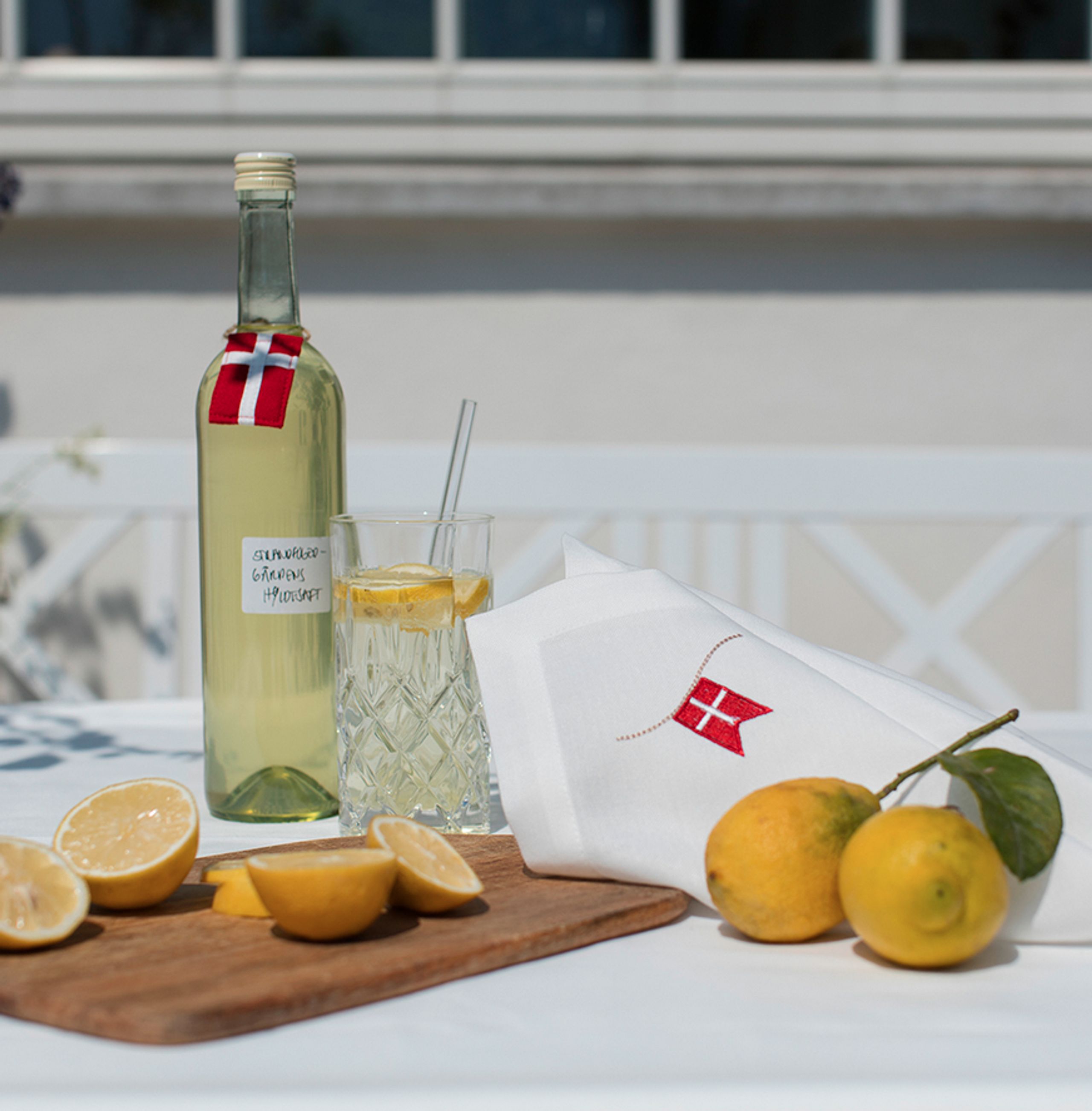 Langkilde & Søn - Cloth napkins - Fødselsdagsserviet i stof med dannebrog - White