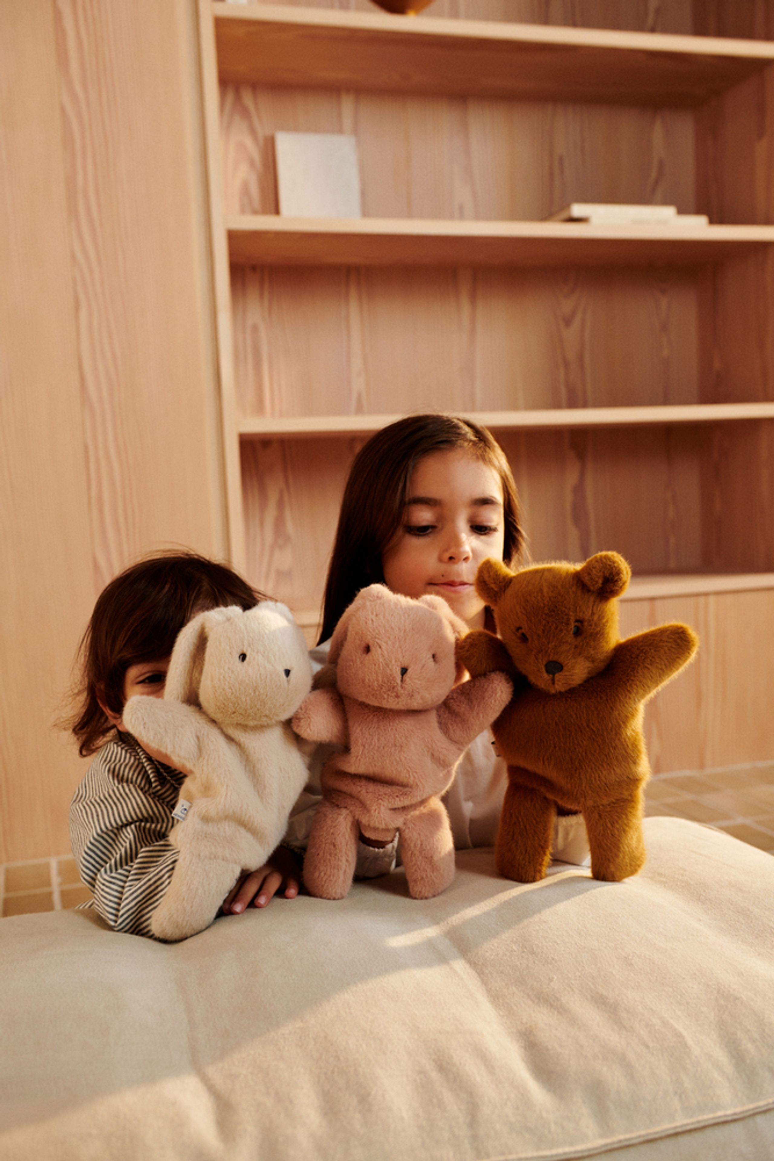 LIEWOOD - Stuffed Animal - Honor Bear Hand Puppet - Pale tuscany