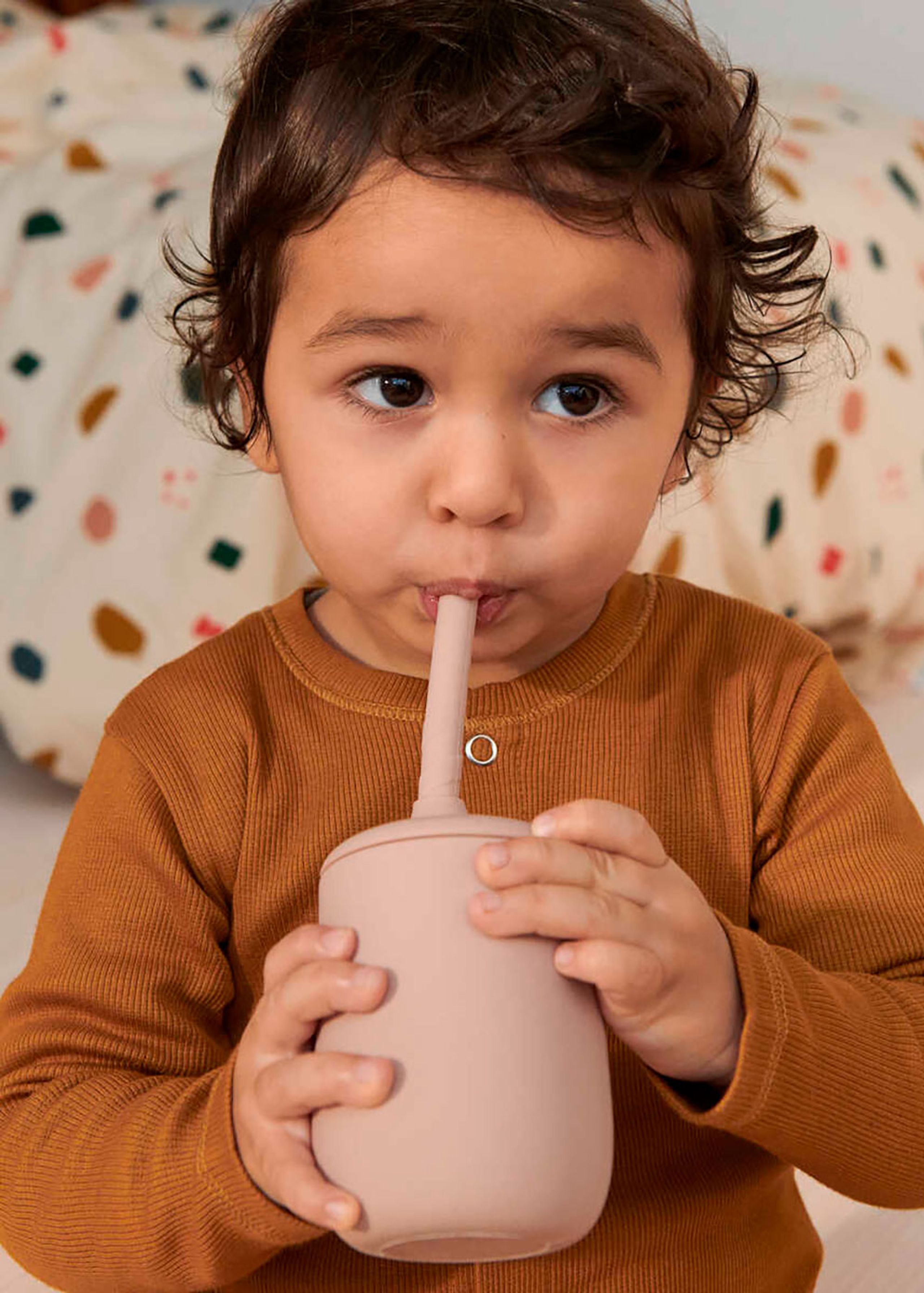 LIEWOOD - Hrnek s výlevkou - Ellis Børnekop m. Sugerør - 3011 - Mustard/sandy mix