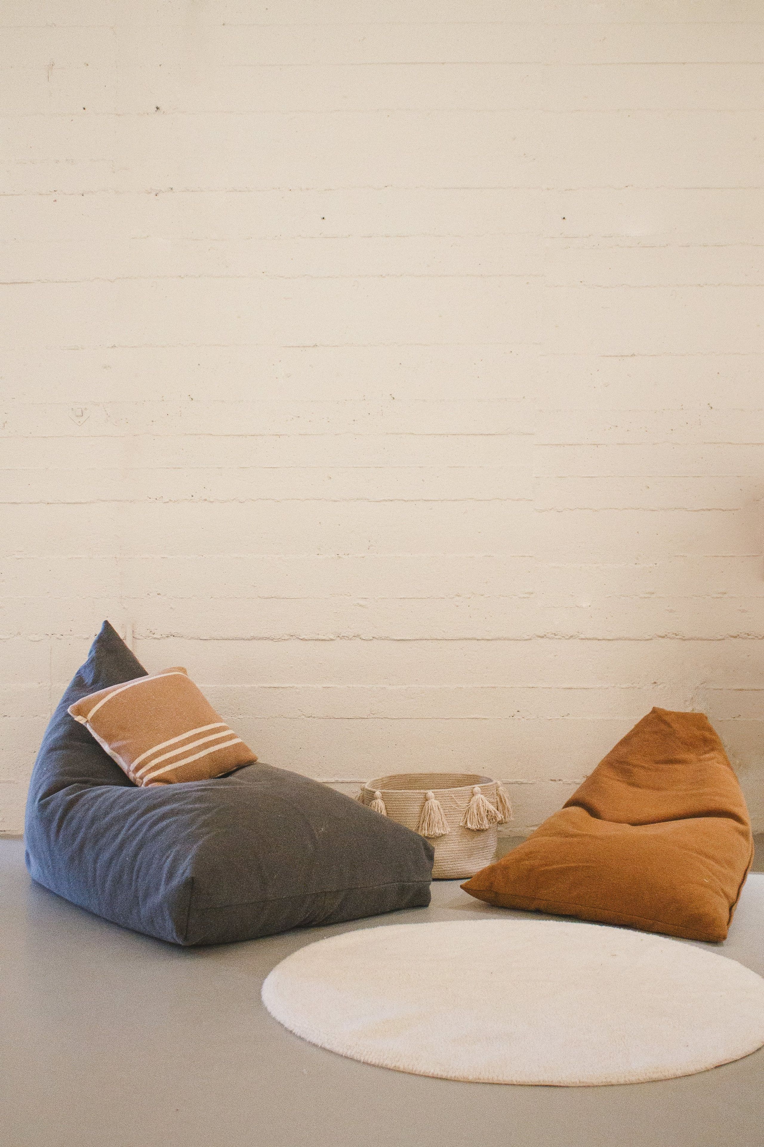 Lorena Canals - Sillón puf para niños - Pouf Emily - Rose Beige