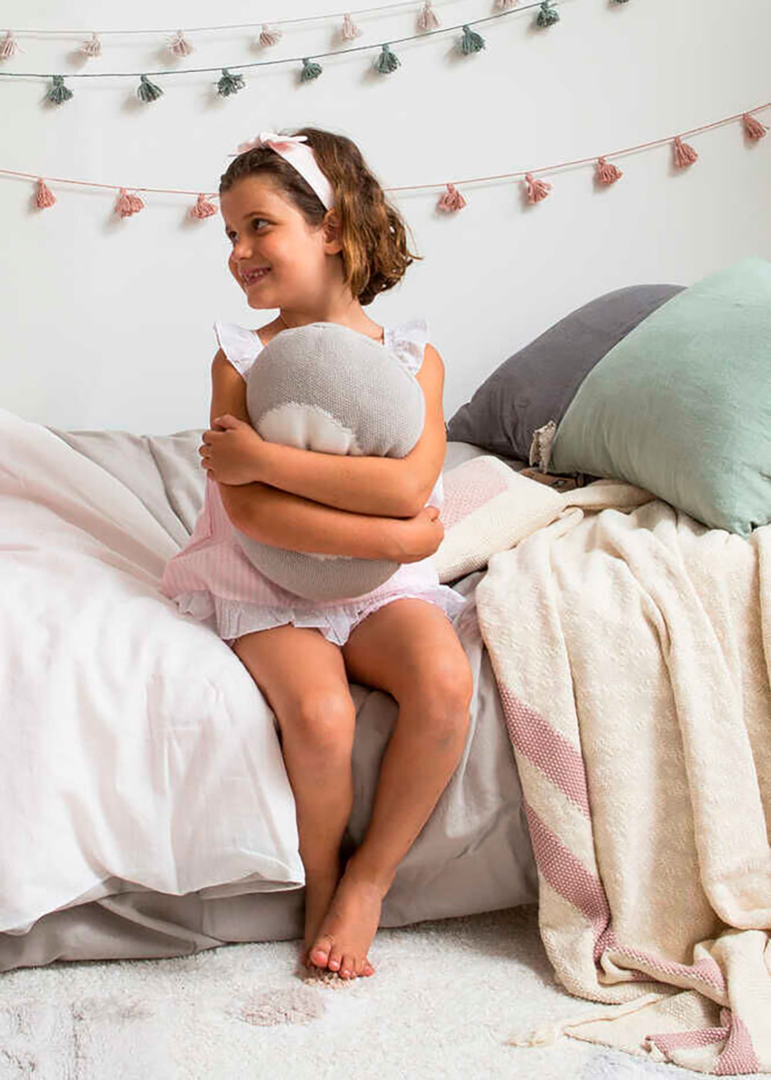 Lorena Canals - Children's pillow - Knitted Cushion Bonbon - Grey / White