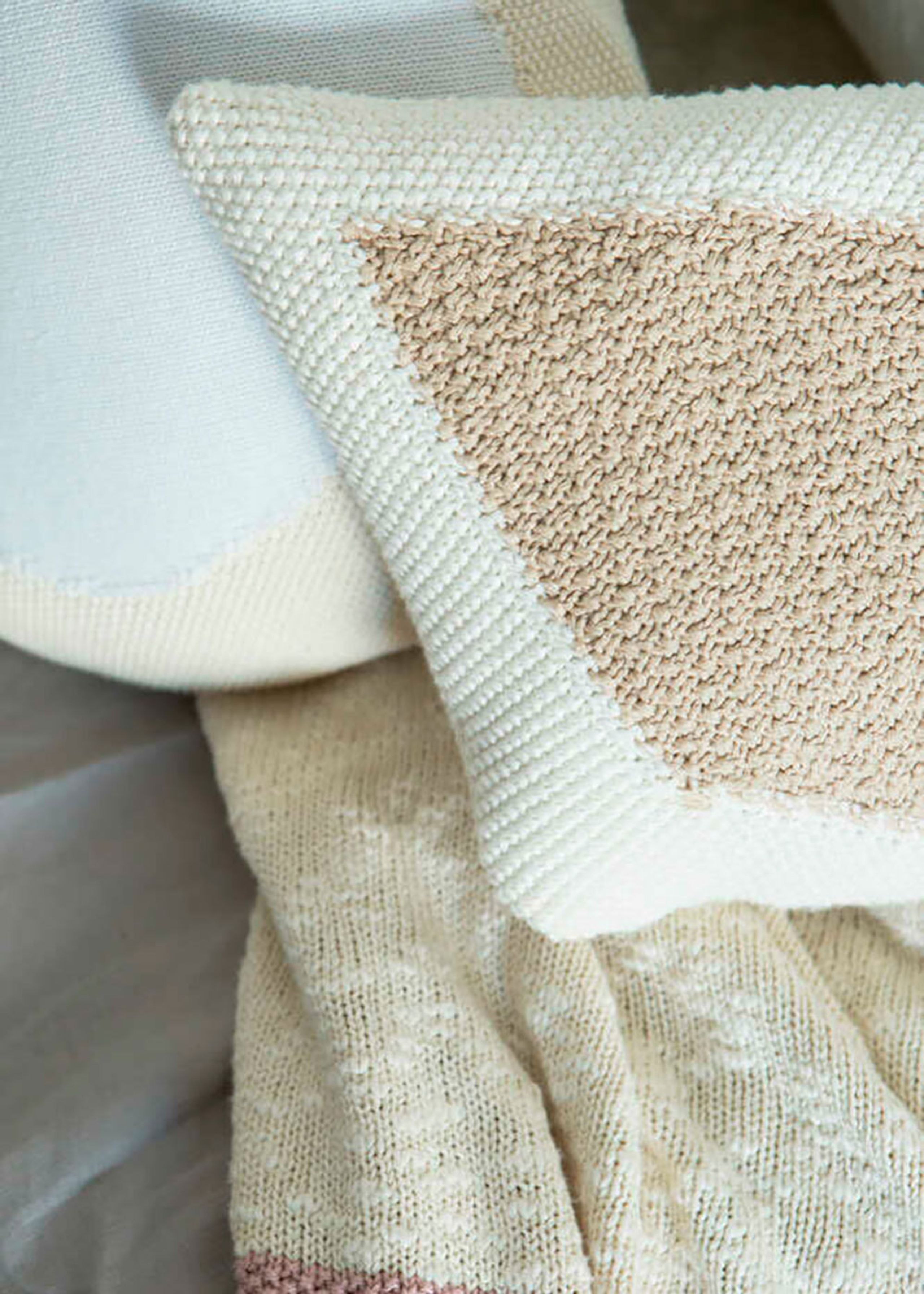 Lorena Canals - Kinderkussen - Knitted Cushion Candy - Ivory / Linen