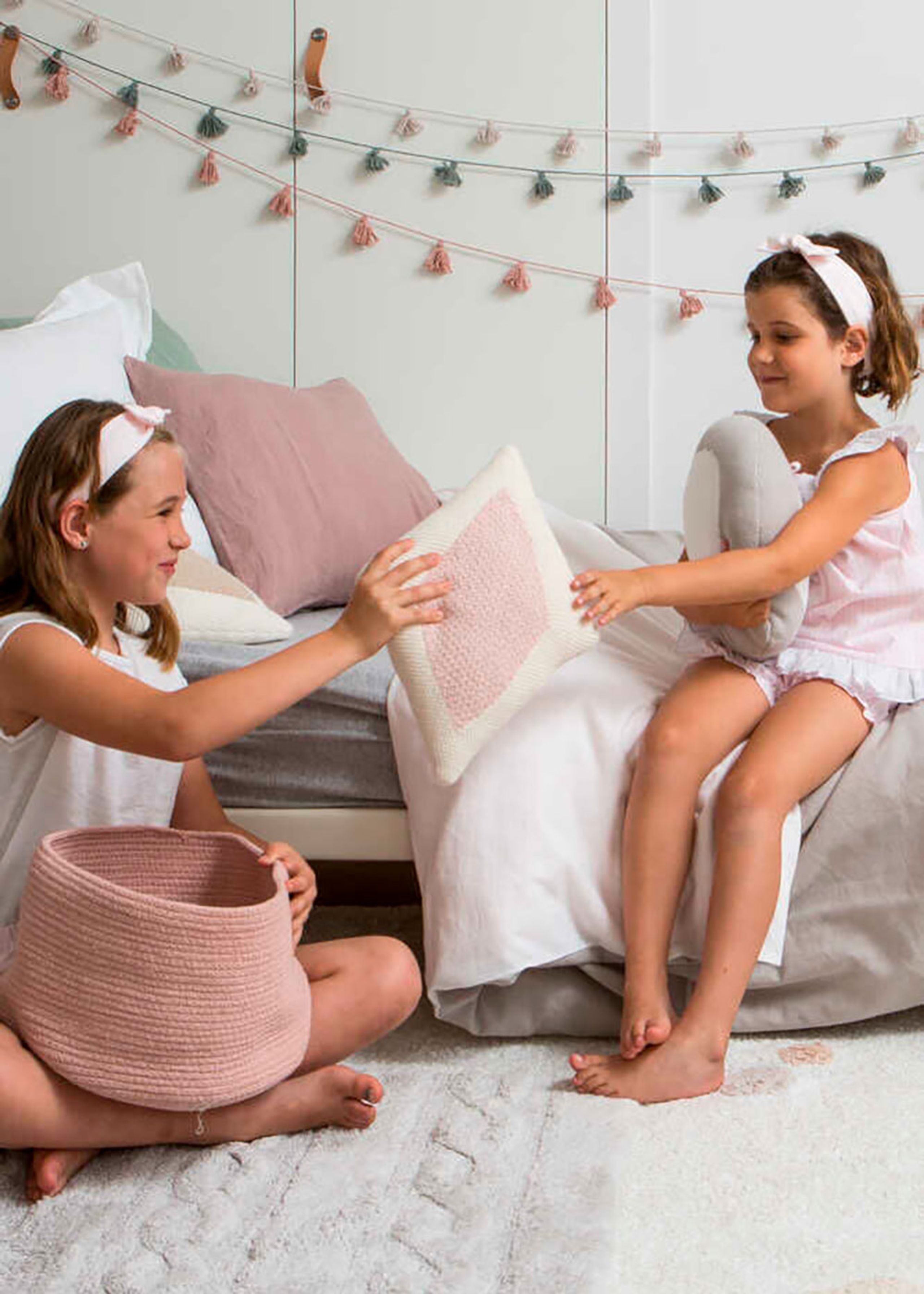 Lorena Canals - Children's pillow - Knitted Cushion Candy - Vanilla / Pink Pearl