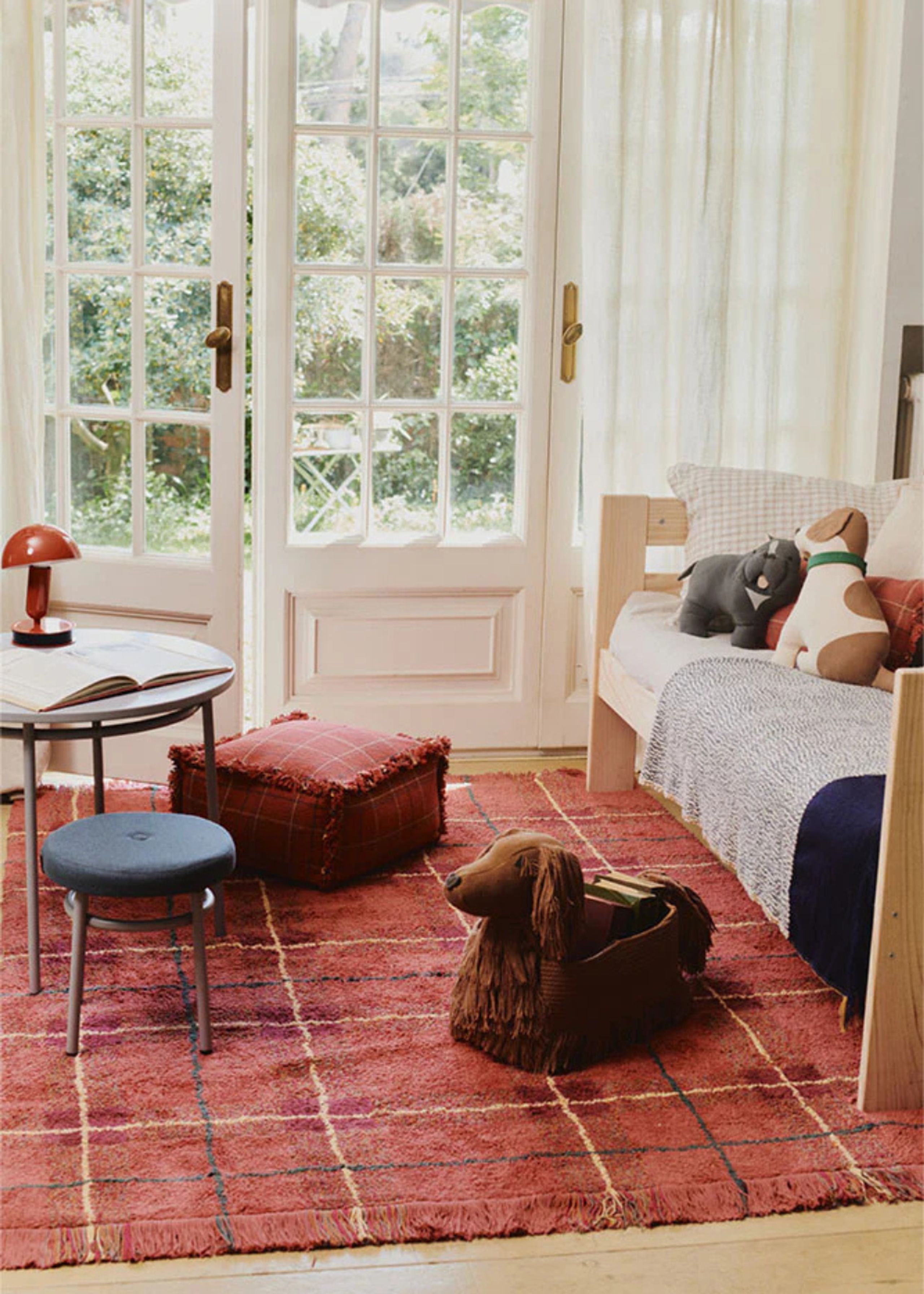 Lorena Canals - Pouf pour enfants - Handloom Pouf - Mapple Red