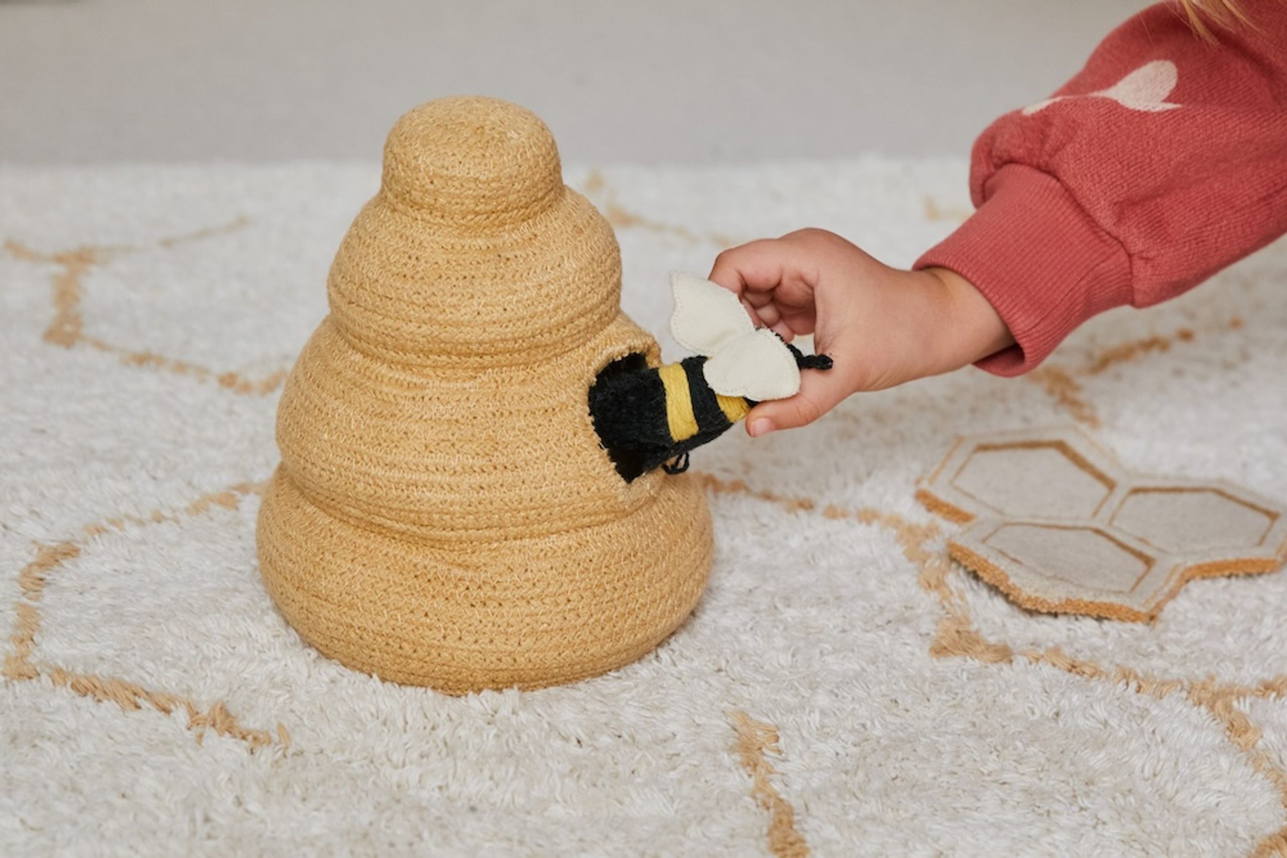 Lorena Canals - Kinder-Decke - Play rug Pollination - Ivory / light honey / blue sage / black