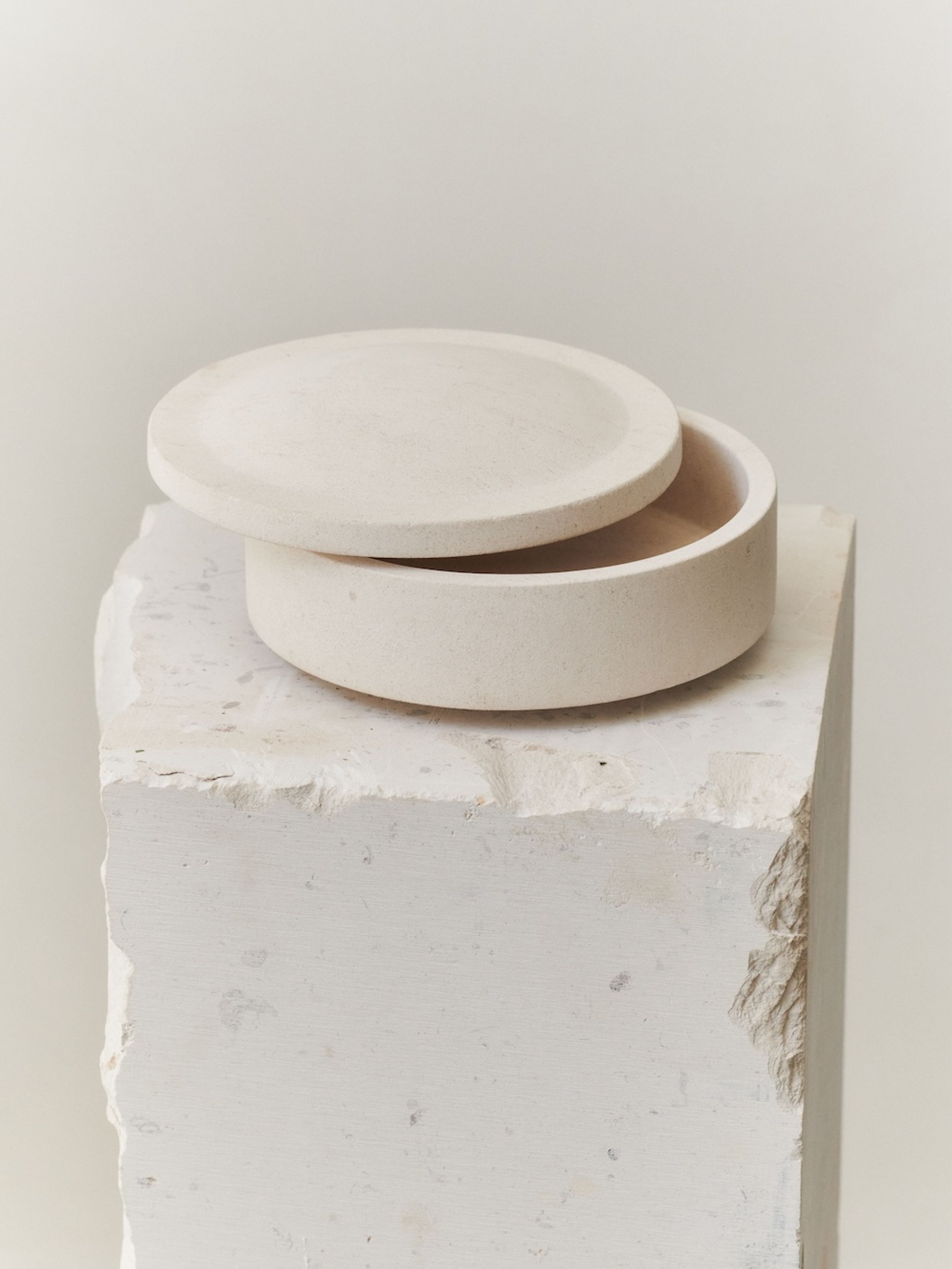 Louise Roe - Storage boxes - Gallery Object Jar - 06 Limestone