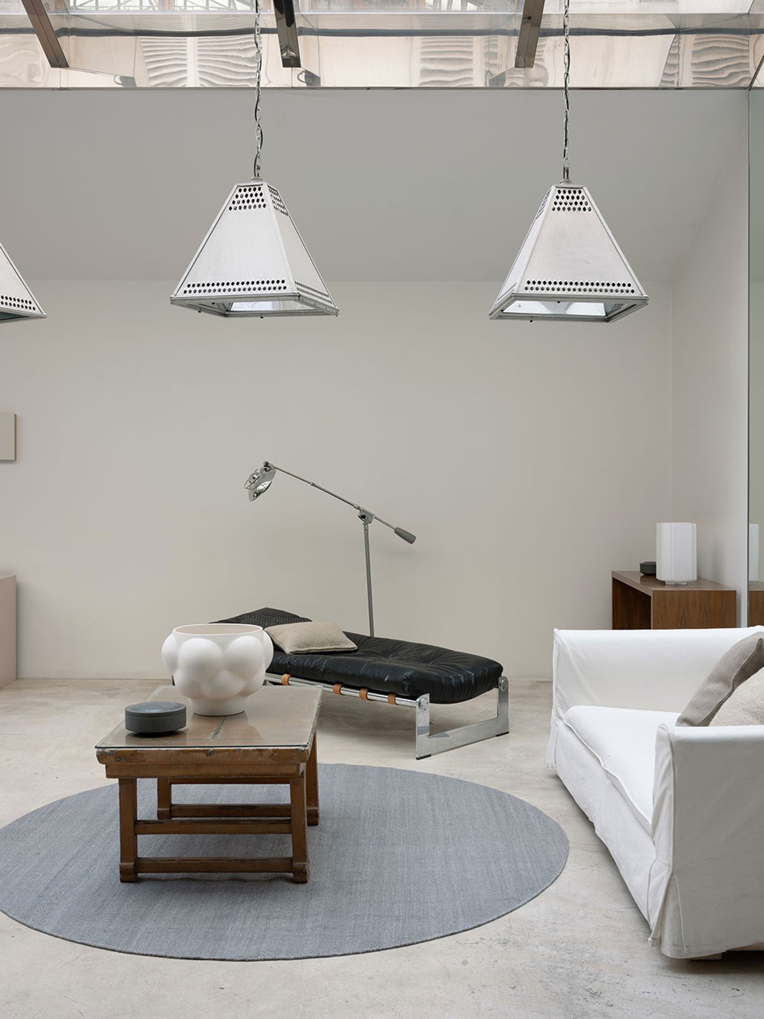 Louise Roe - Bowl - Balloon Bowl 06 - Ink Black