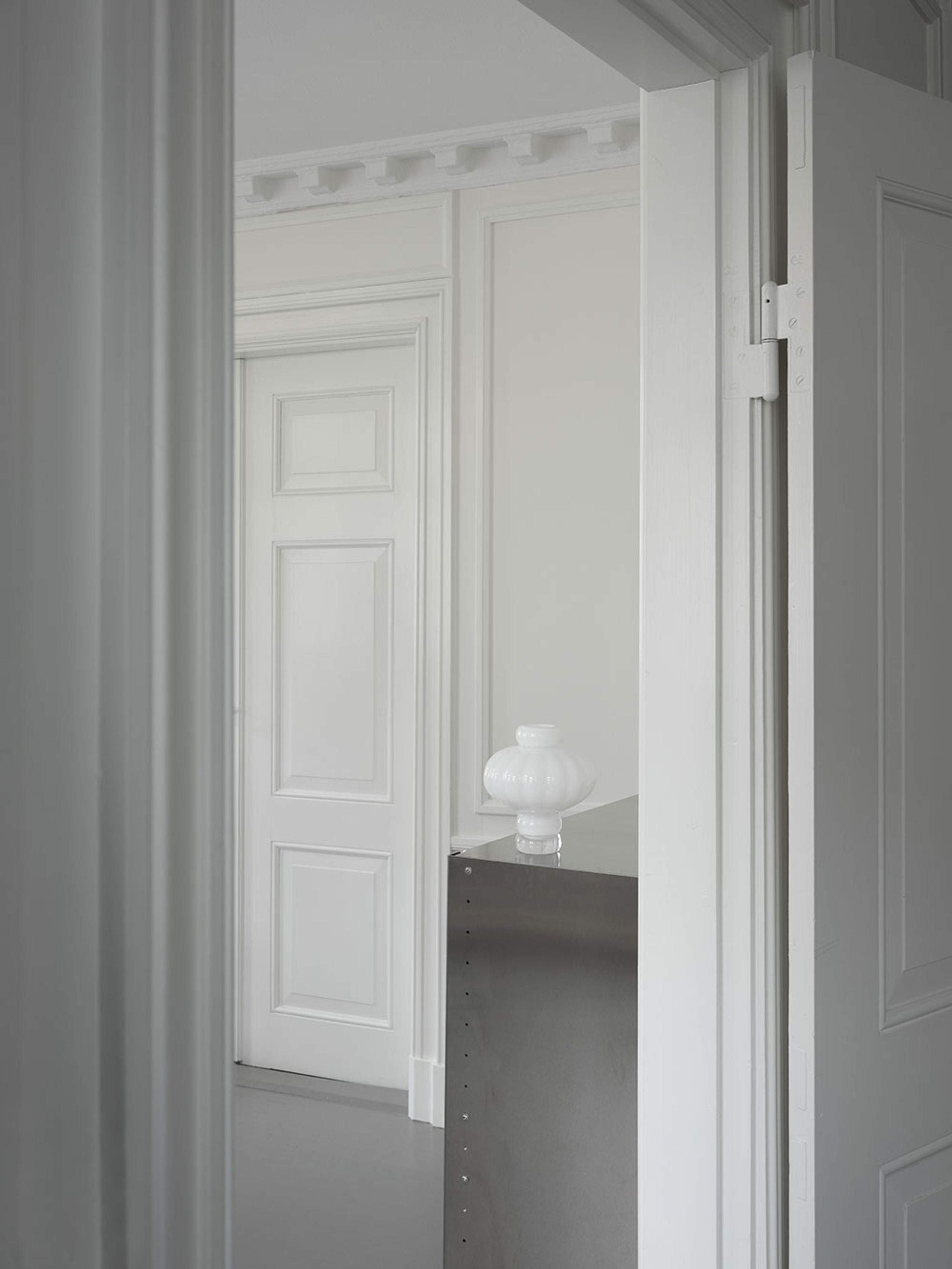 Louise Roe - Vase - Balloon Vase 02 - Olive