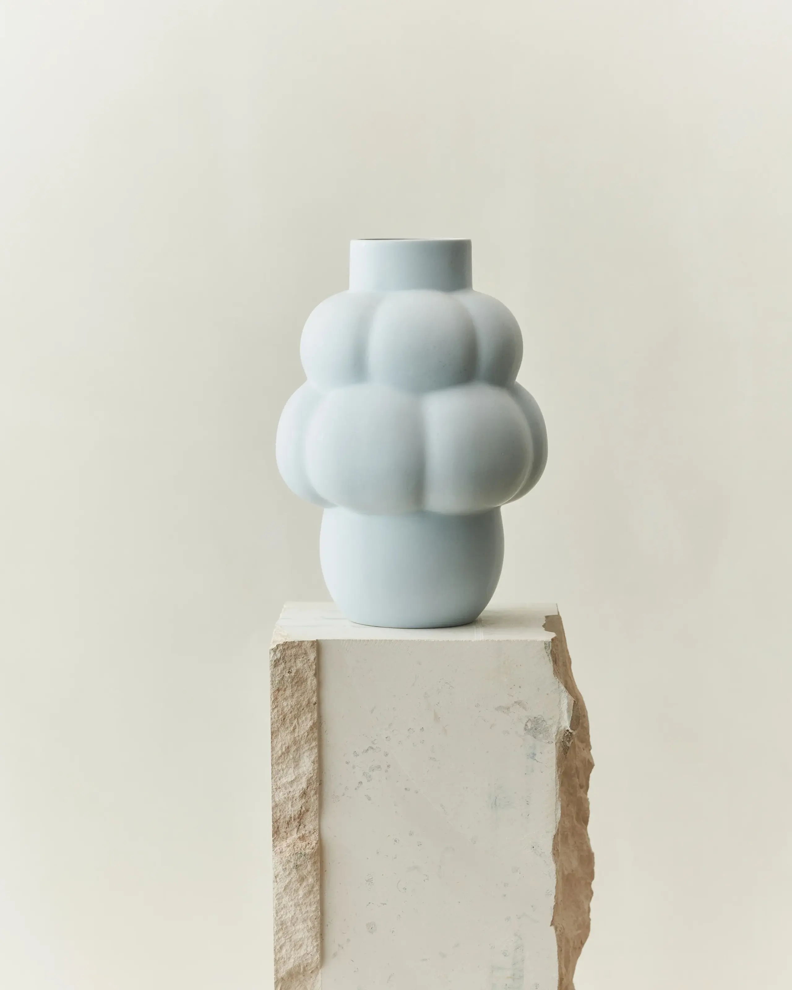 Louise Roe - Vase - Balloon Vase 04 - Grande Sky Blue