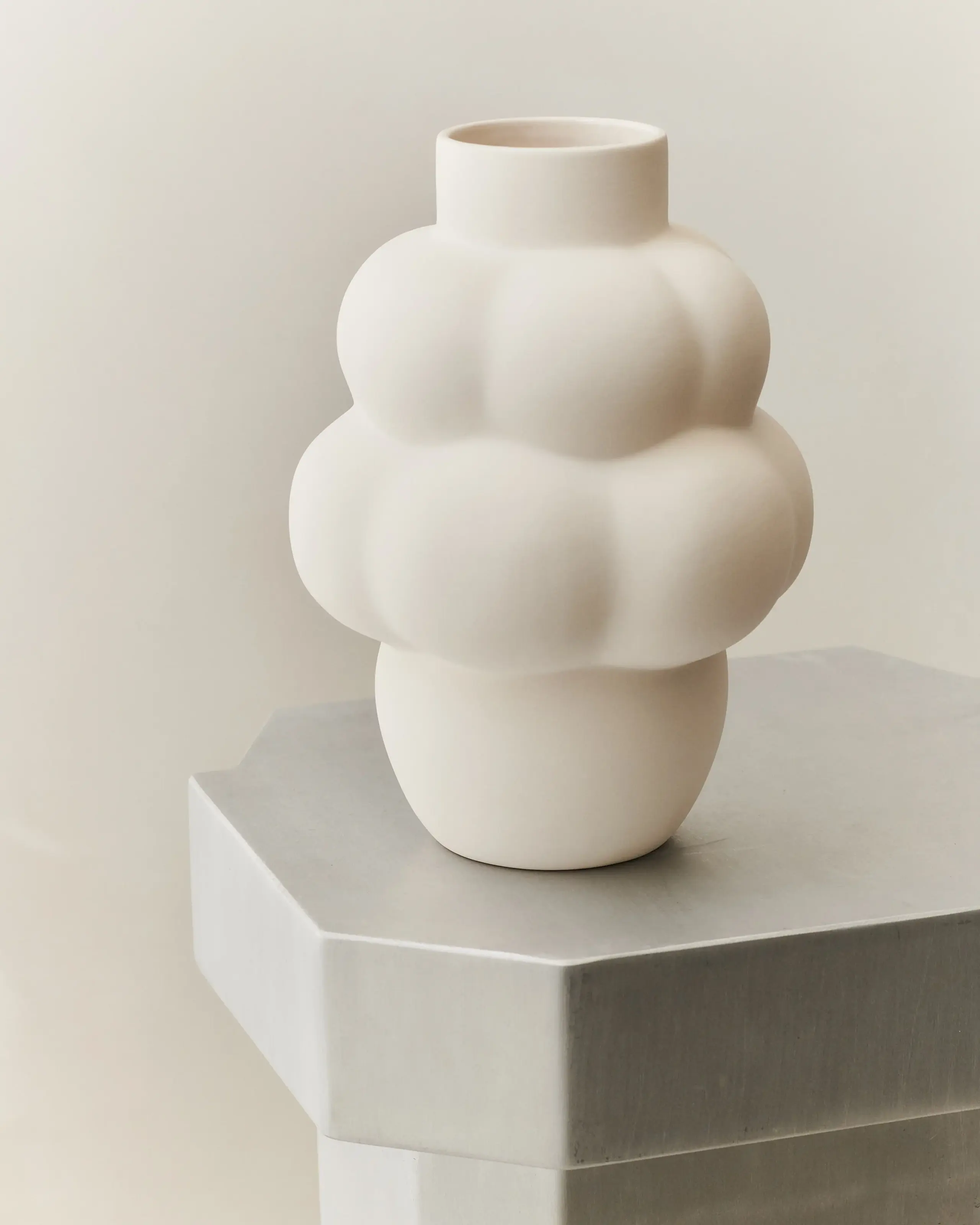 Louise Roe - Vaas - Balloon Vase 04 - Raw White