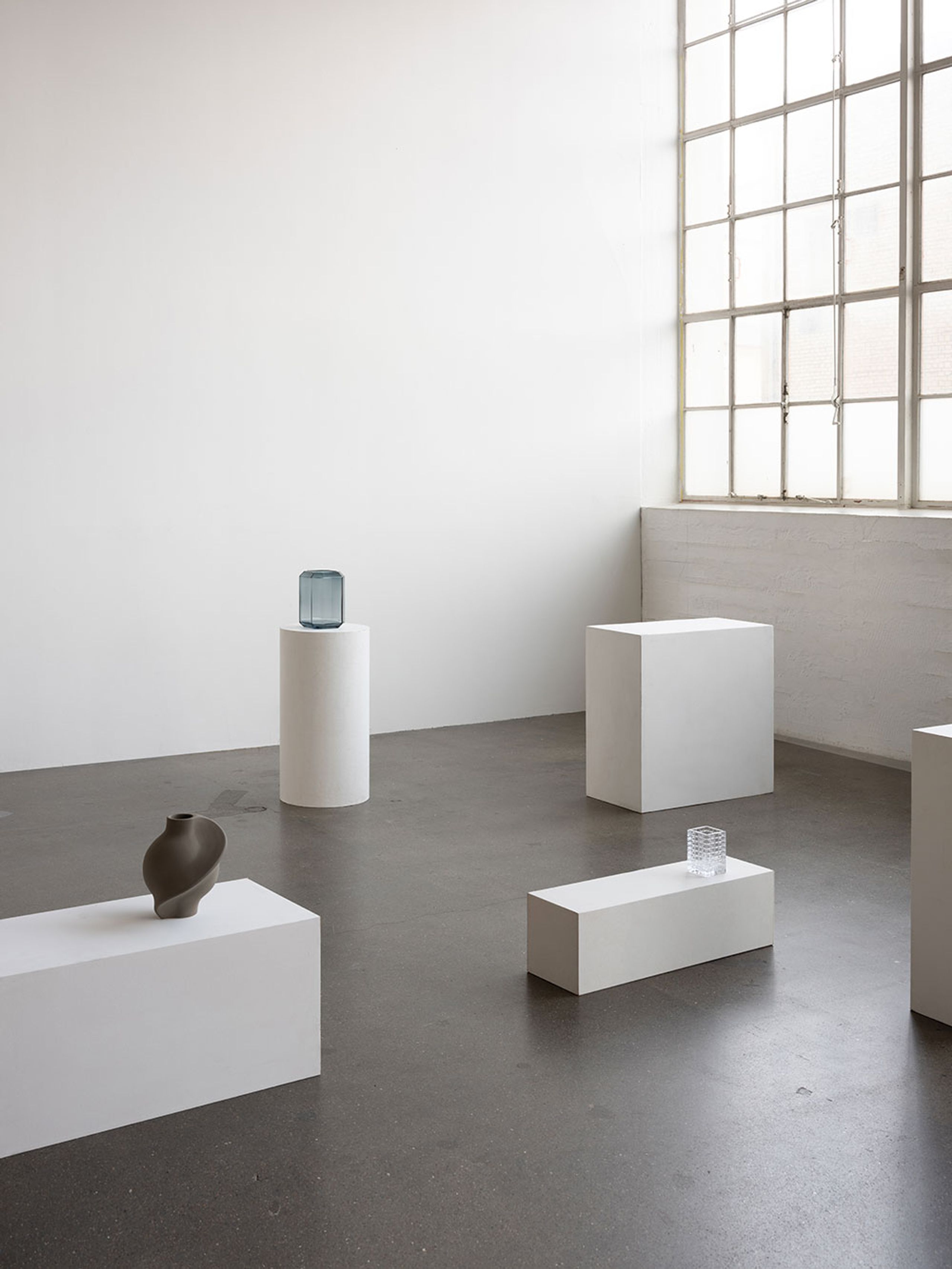 Louise Roe - Vase - Jewel Vase - 03 Clear