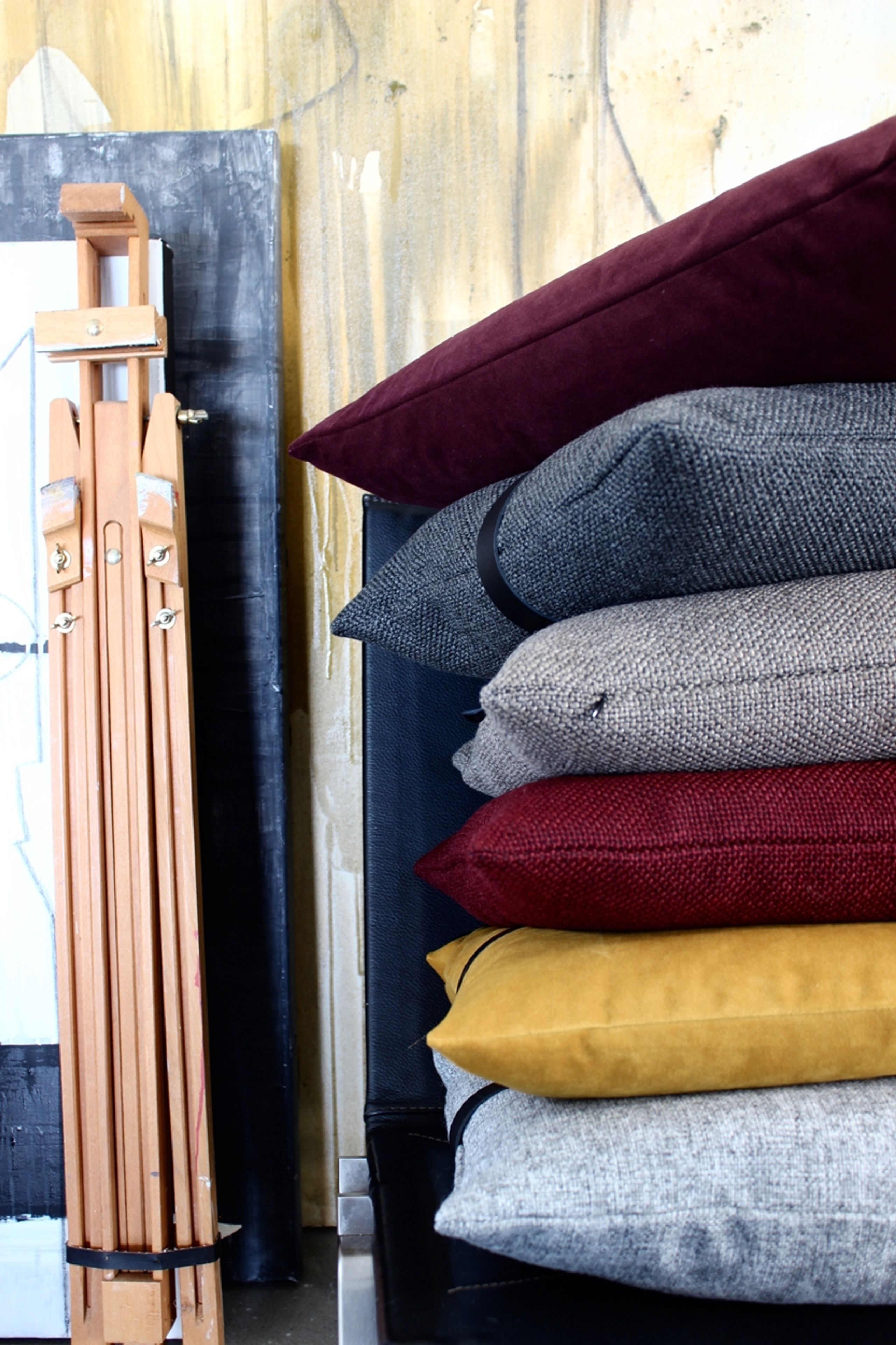 Louise Smærup - Kissen - Velvet - Ocher - 40 x 60 cm