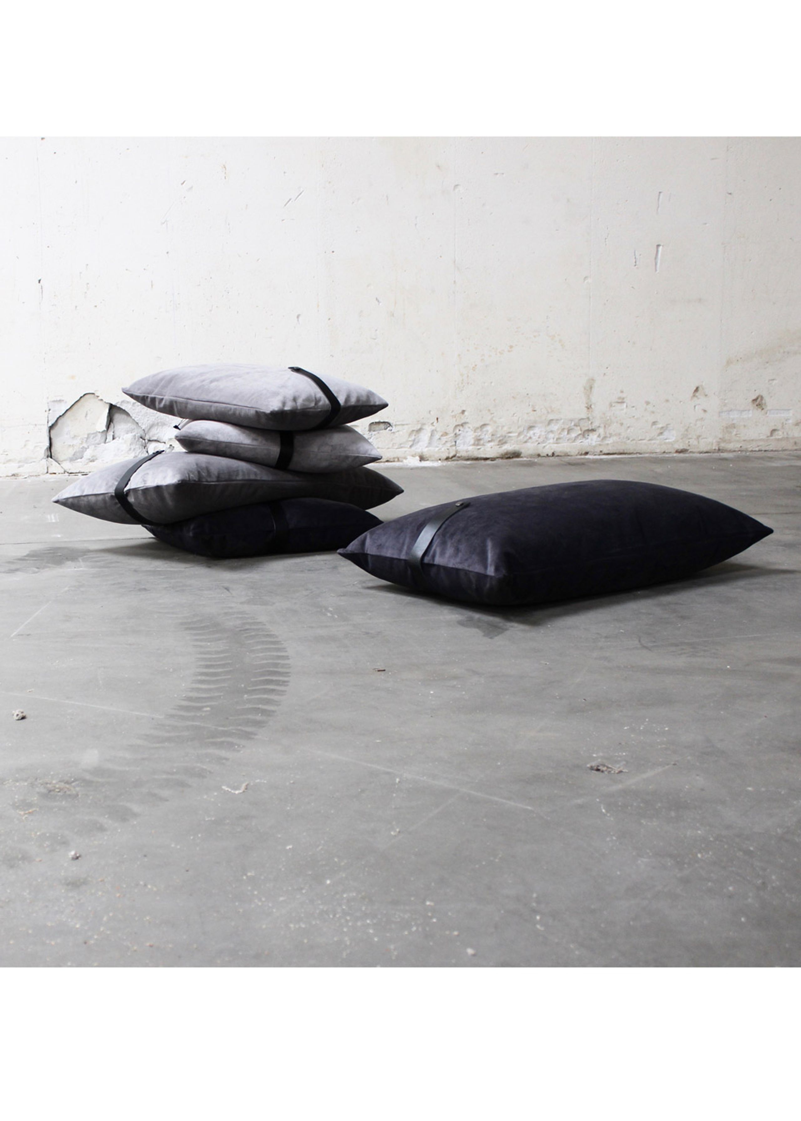 Louise Smærup - Coussin - Velvet - Dark Grey - 50 x 50 cm