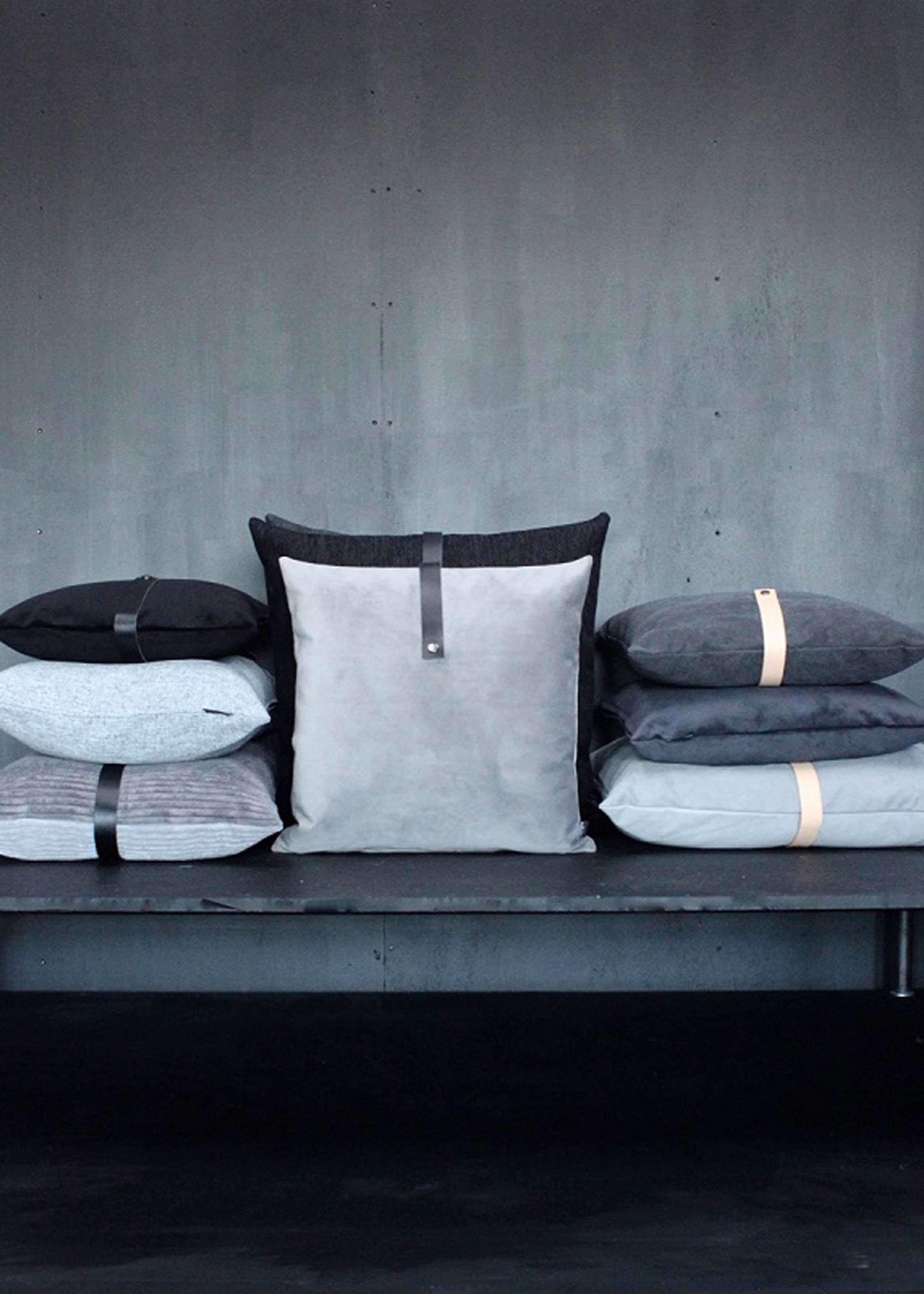 Louise Smærup - Coussin - Velvet - Dark Grey - 50 x 50 cm