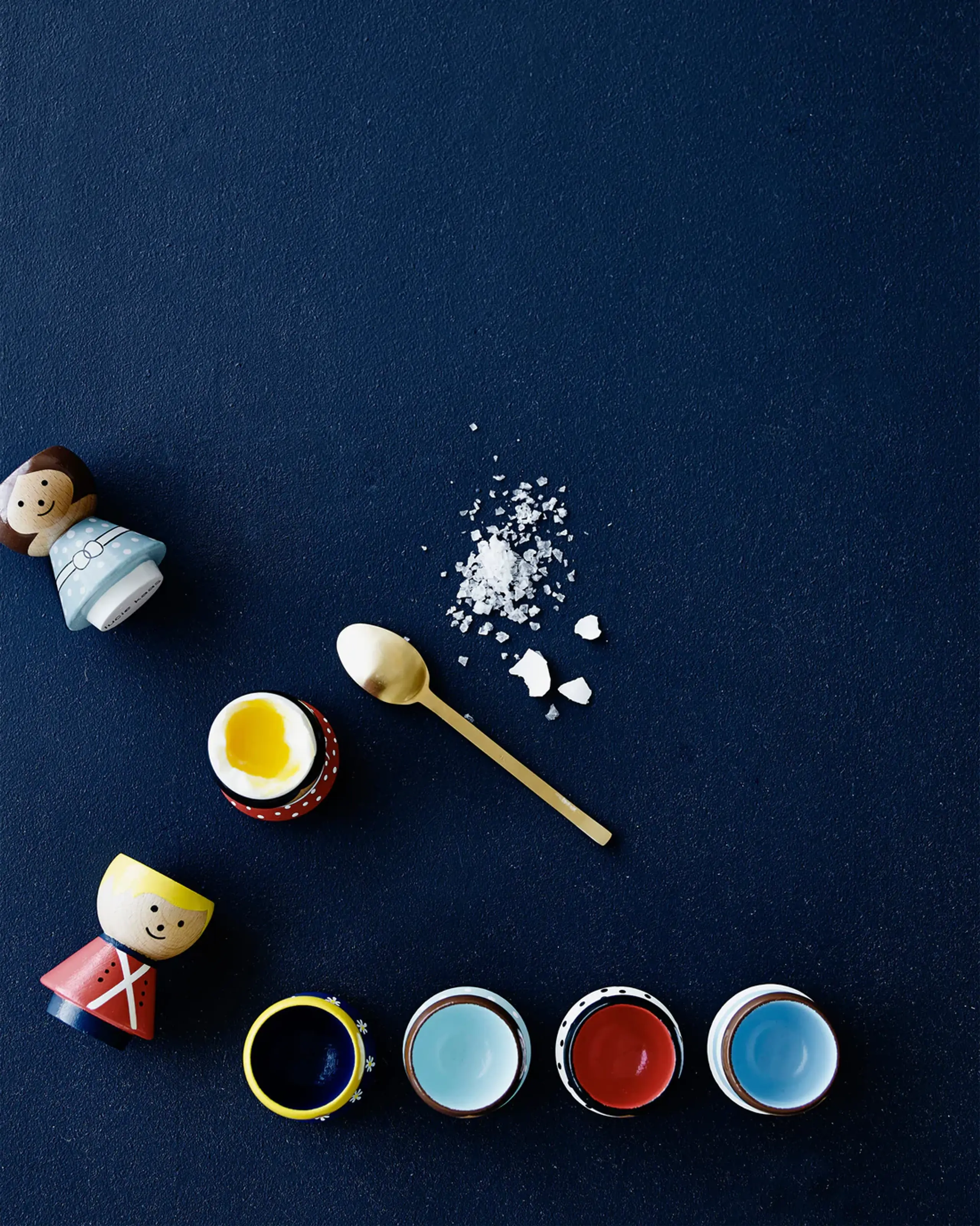 Lucie Kaas - Obrázok - Bordfolk Egg Holder | Boy - Guard