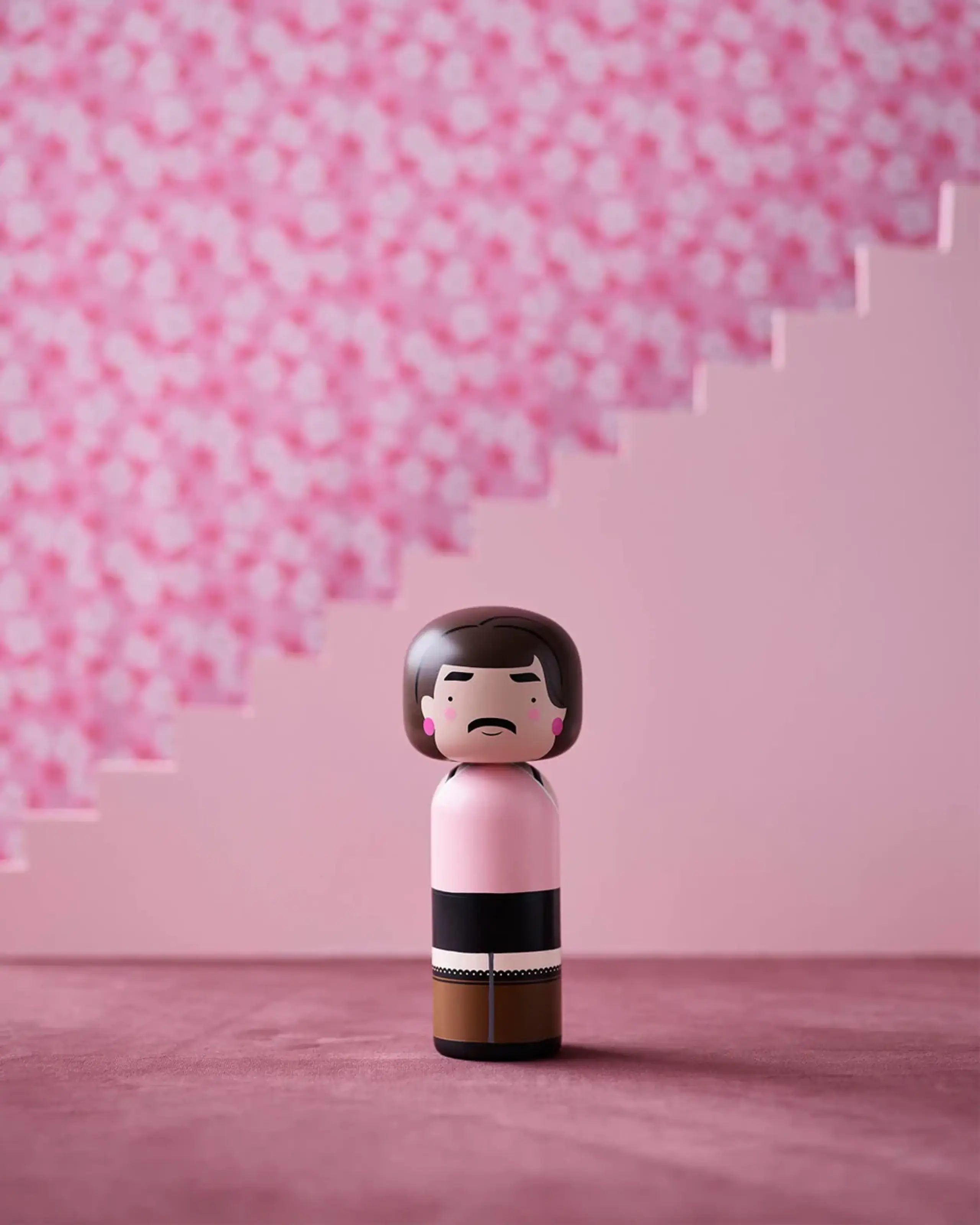 Lucie Kaas - Figura - Kokeshi | Freddie, I Want To Break Free - Freddie
