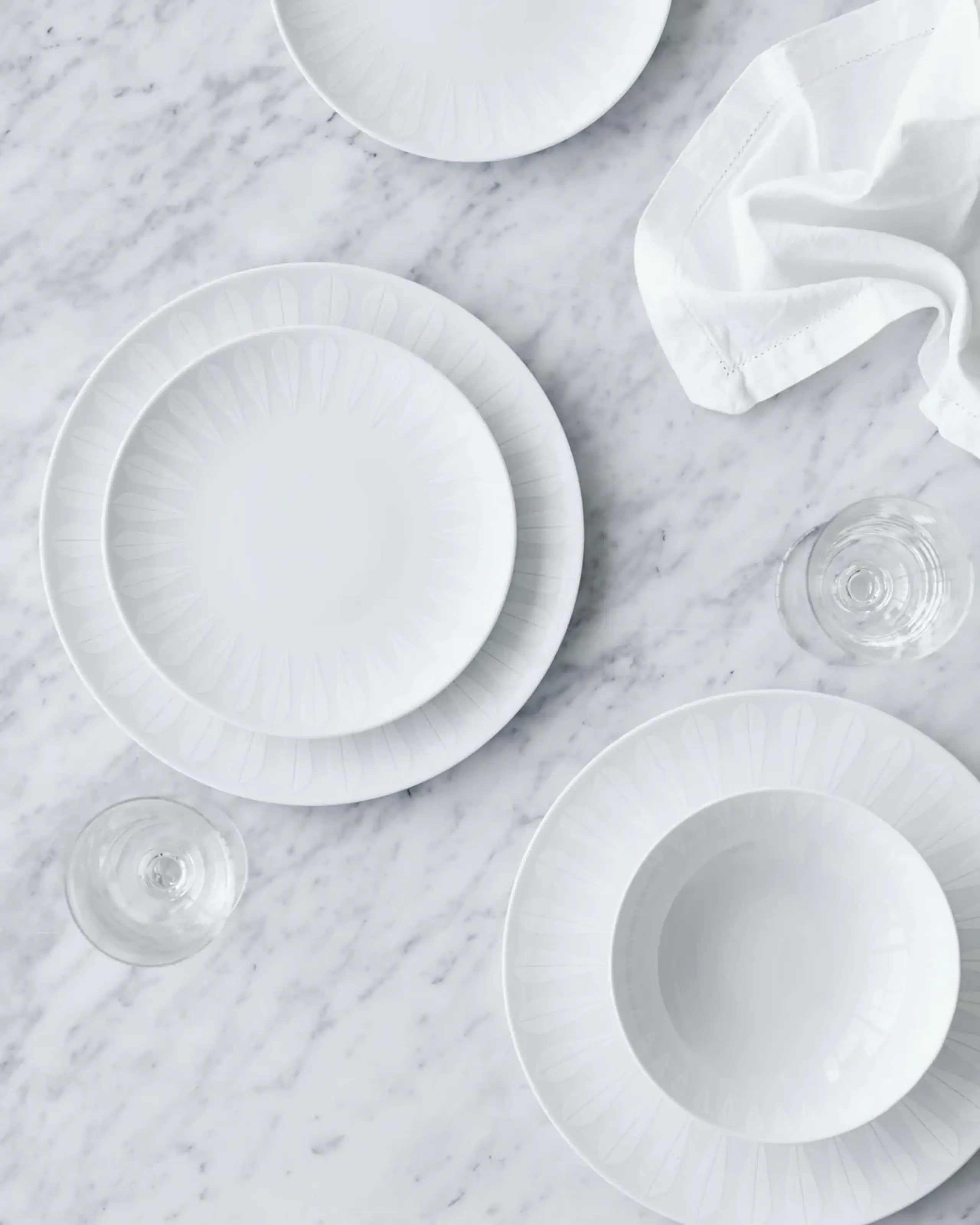Lucie Kaas - Plate - Lotus Plate | White or Black - White