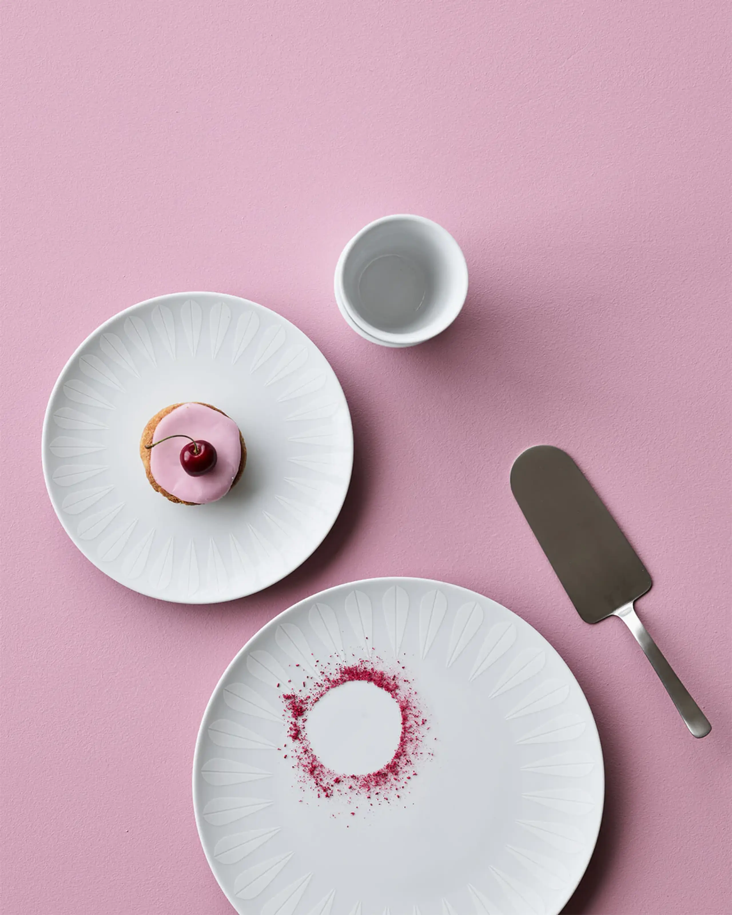 Lucie Kaas - Plate - Lotus Plate | White or Black - White
