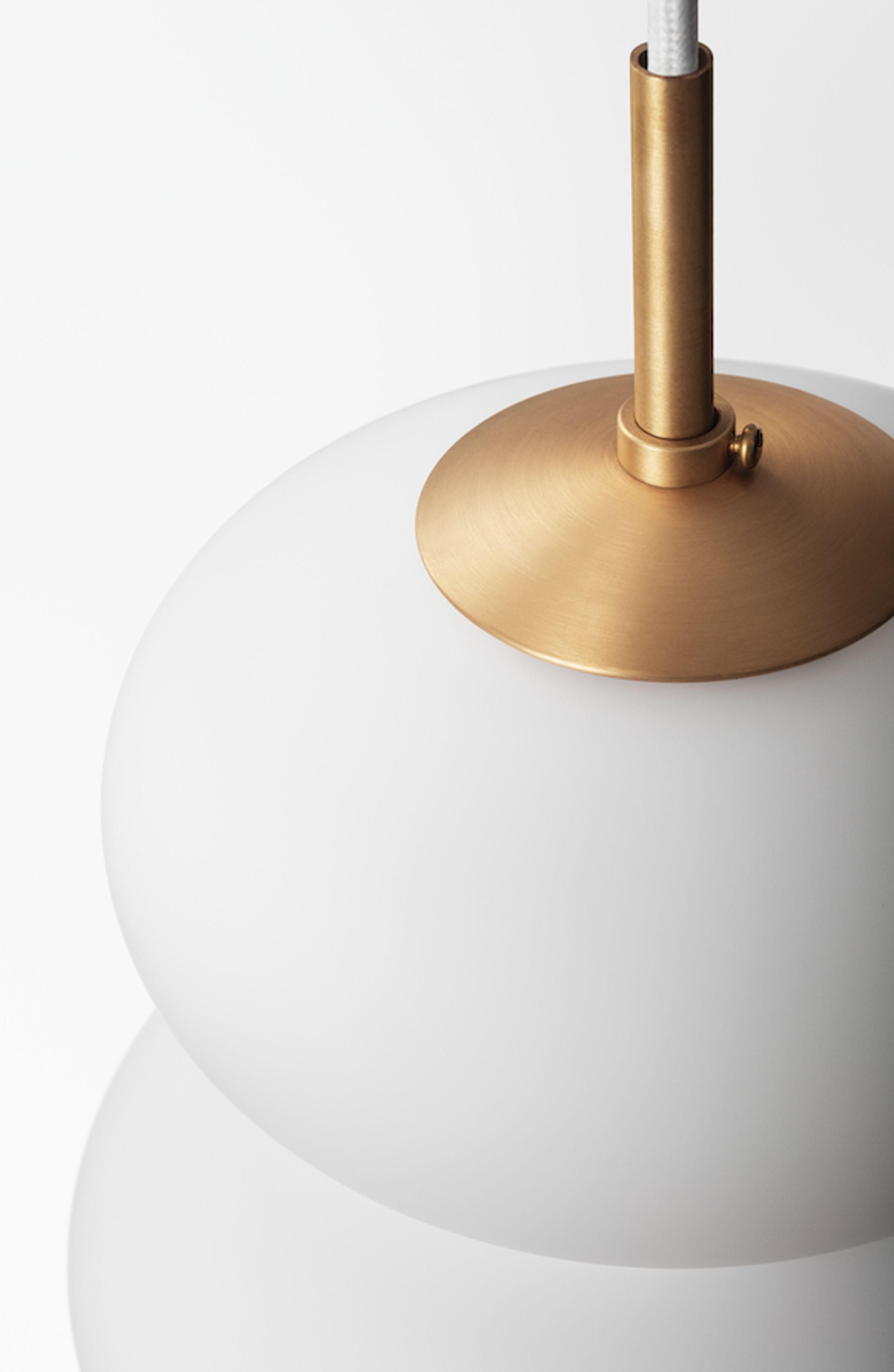 LYFA - Pendant Lamp - Peanut - White/brass 175