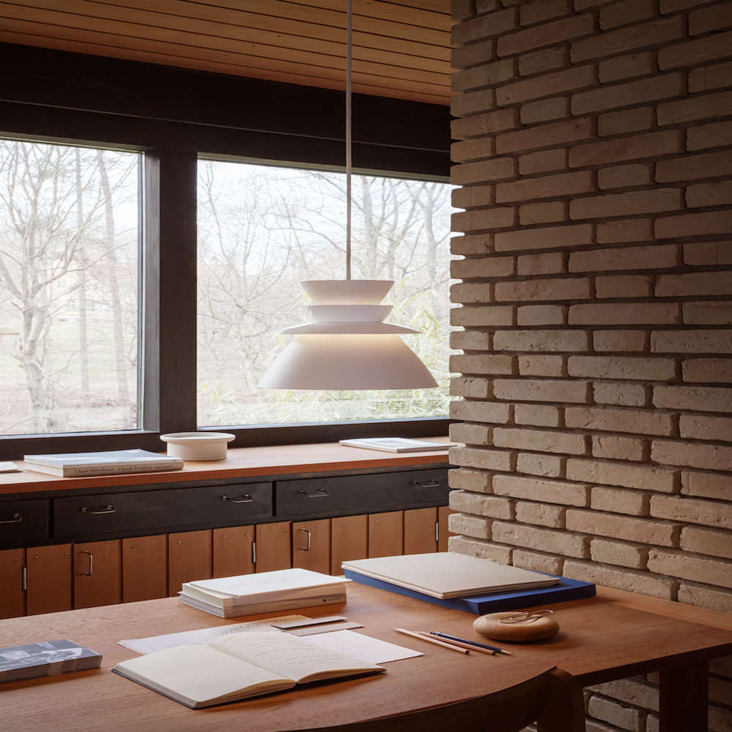 LYFA - Pendant lamp - Sundower / pendant - Black / Ø175