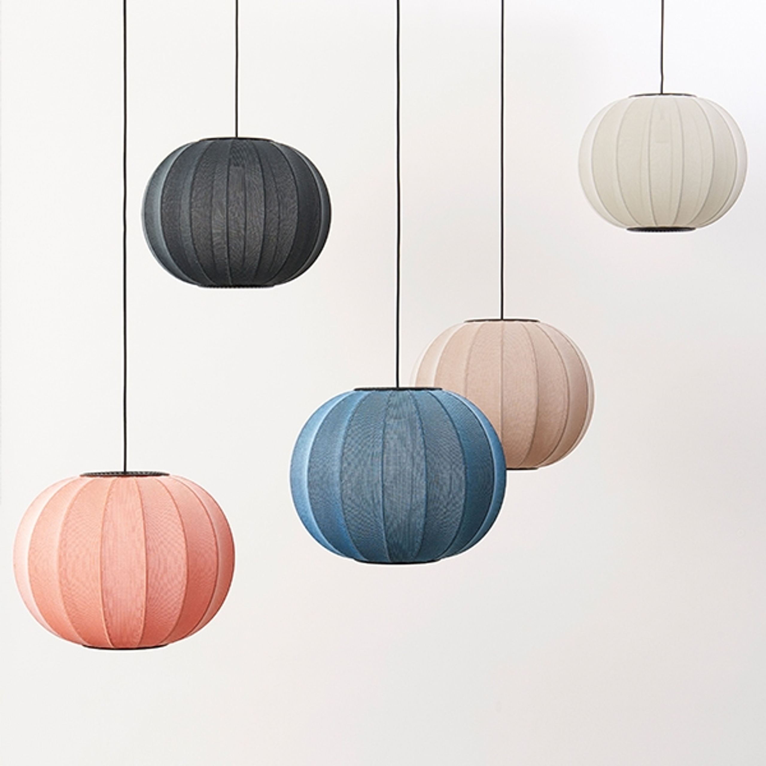 Made by Hand - Commuter - Round Knit-wit - 75 pendant - Sand stone