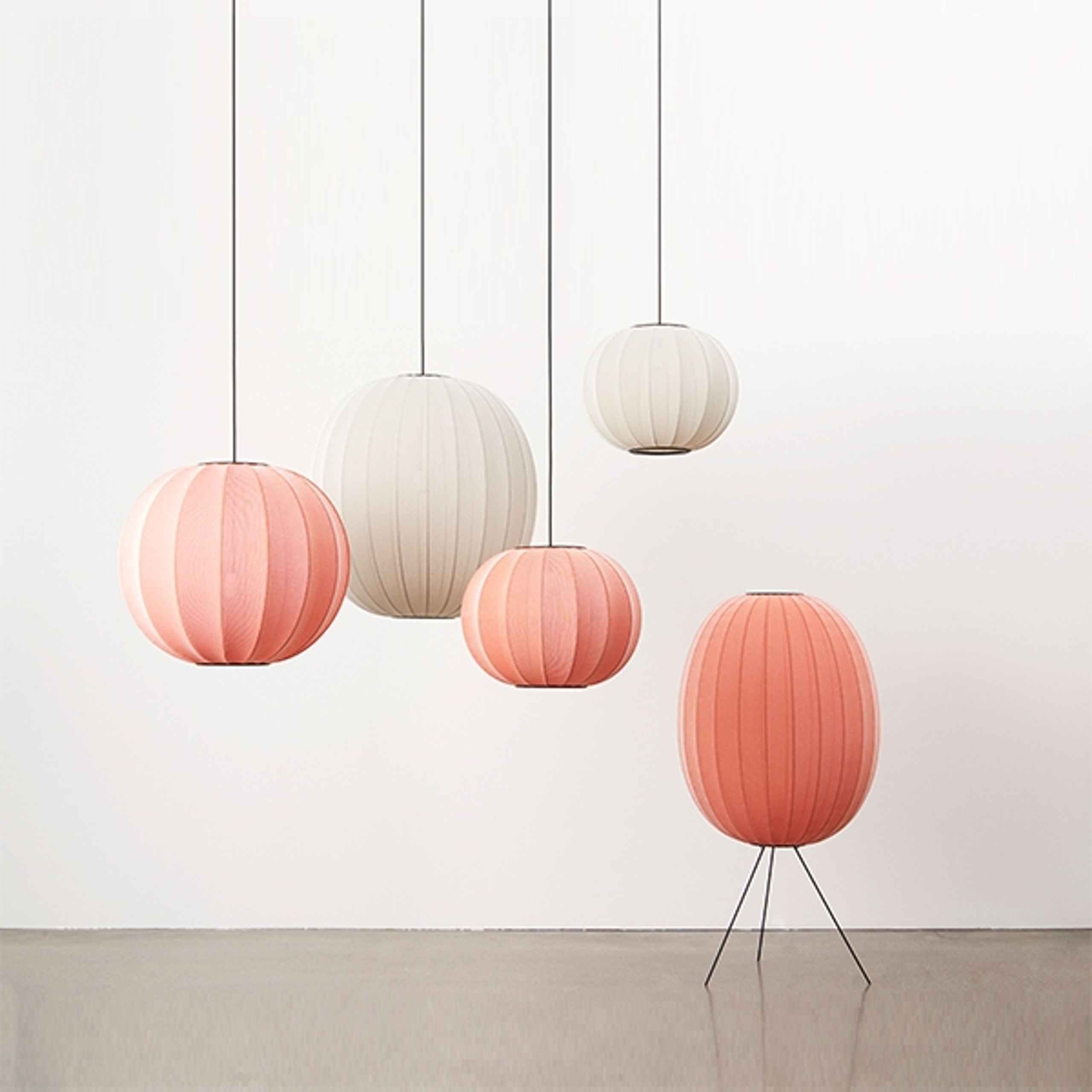 Made by Hand - Commuter - Round Knit-wit - 75 pendant - Sand stone