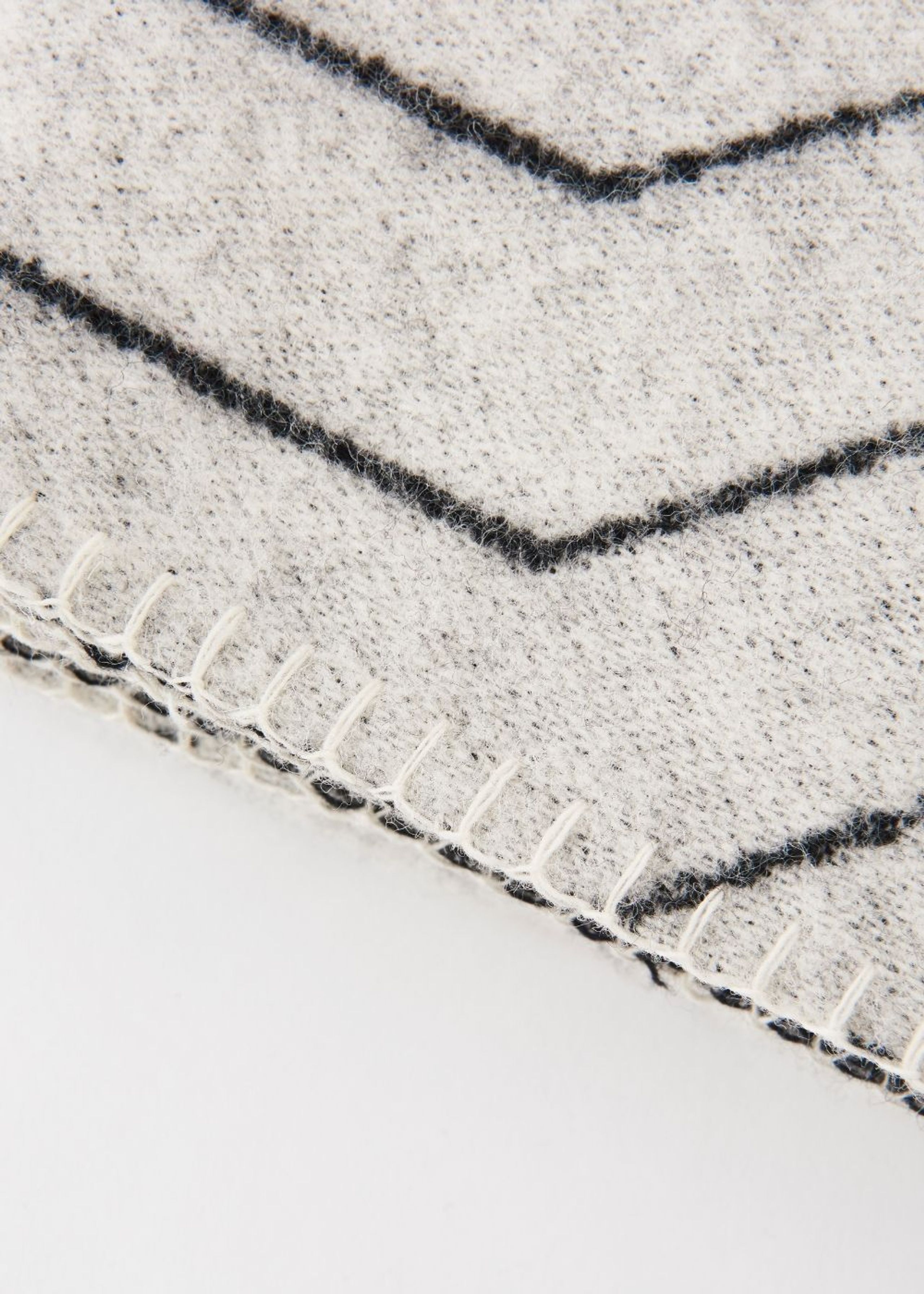 Made by Hand - Tapis - Pinstripe throw - Black