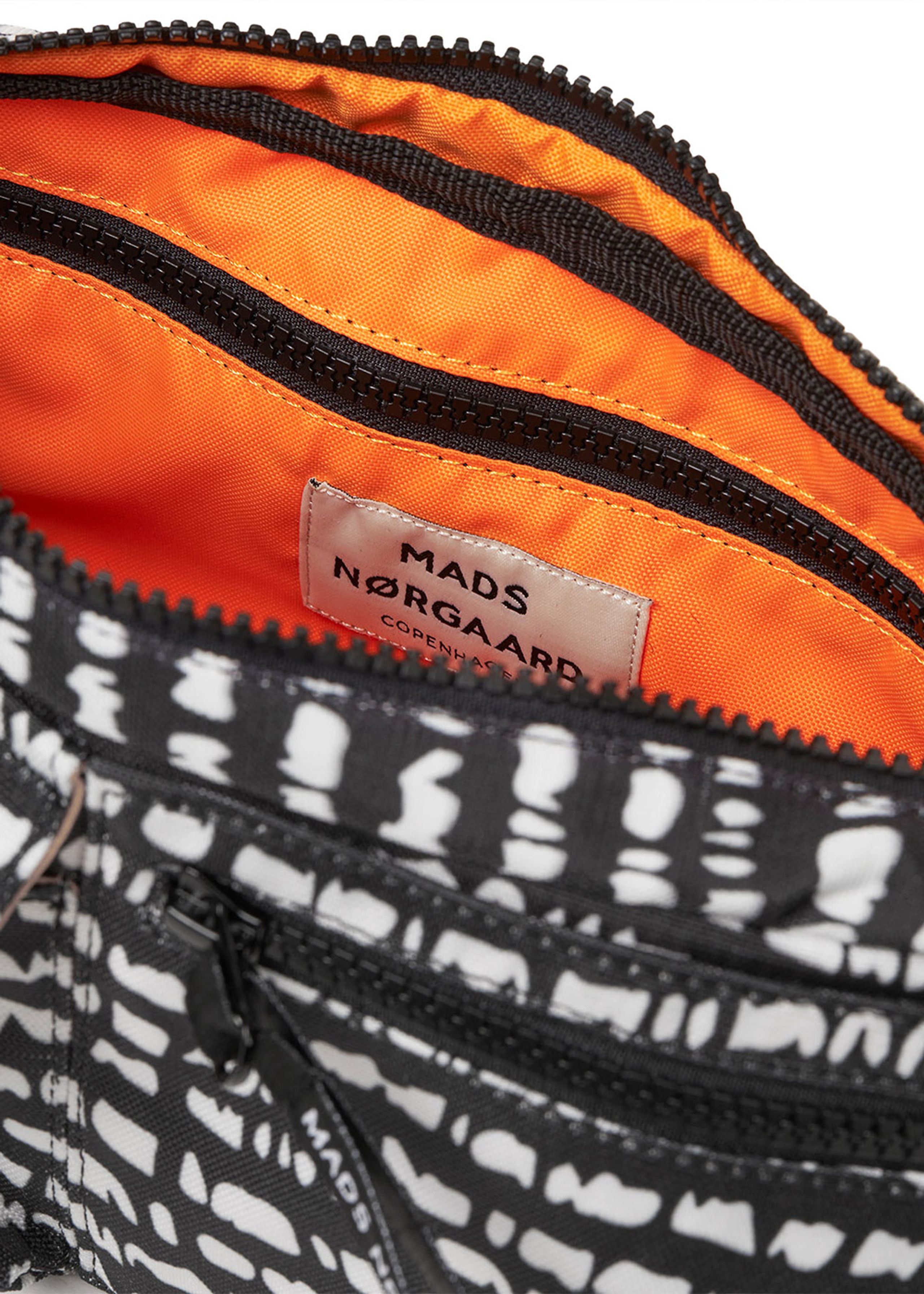 Mads Nørgaard - - Bel One Art Carni Bag - Scribble Black/Arctic Wolf Aop