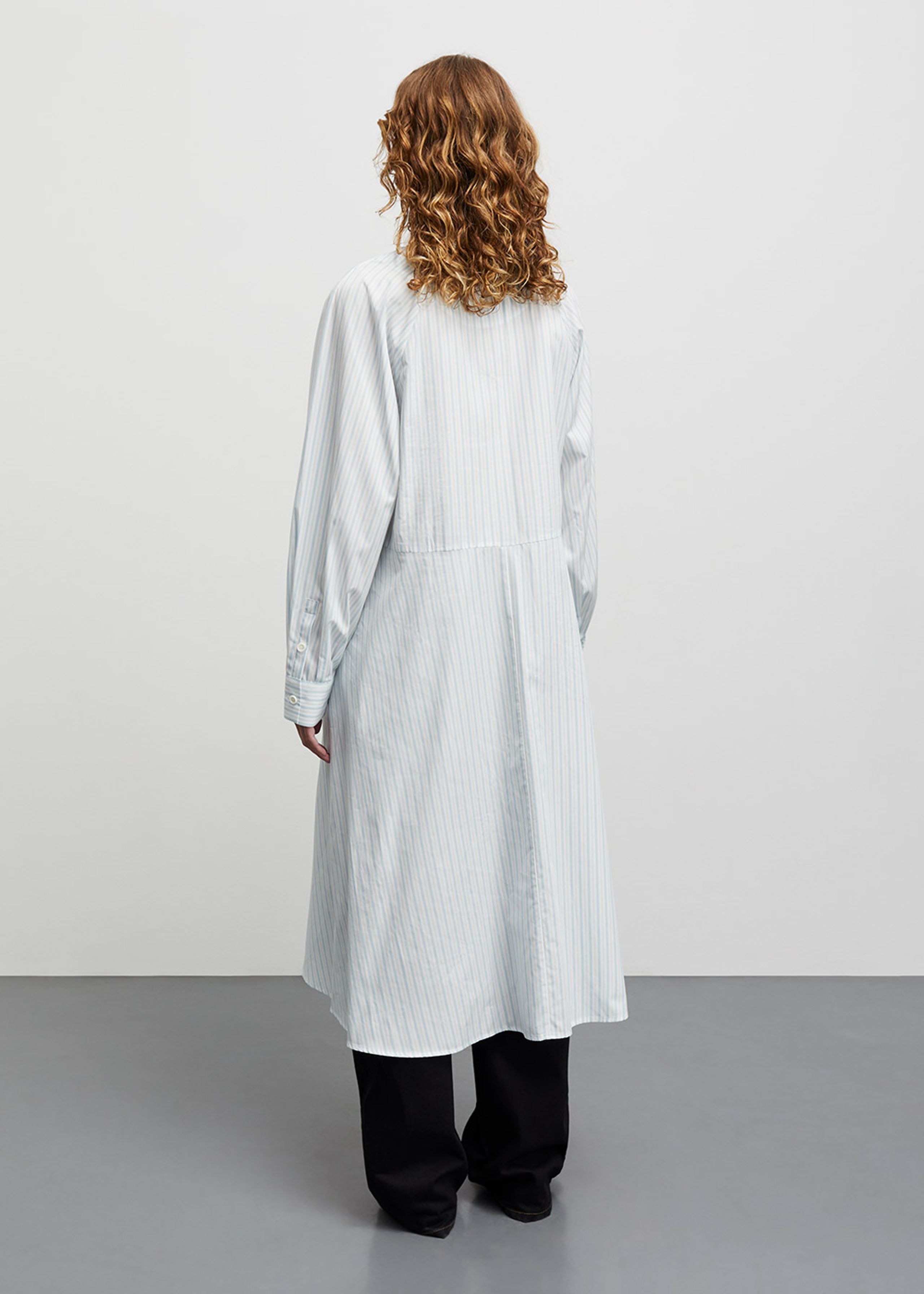 Mads Nørgaard - Šaty - Poplinda Esme Dress - Pinstripe/Cashmere Blue