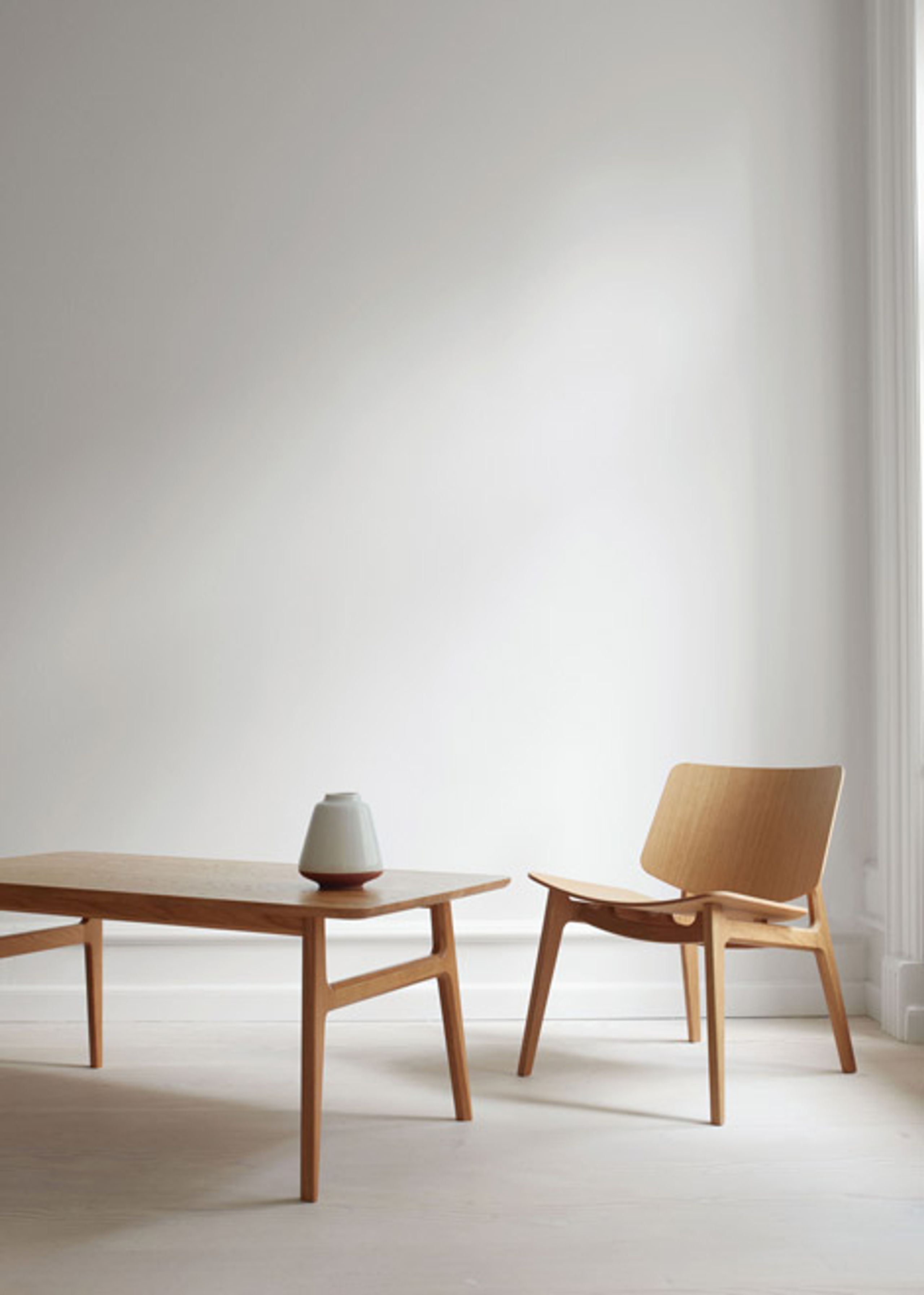 Magnus Olesen - Loungestol - Freya Lounge Chair - Stel: Sortbejdset eg