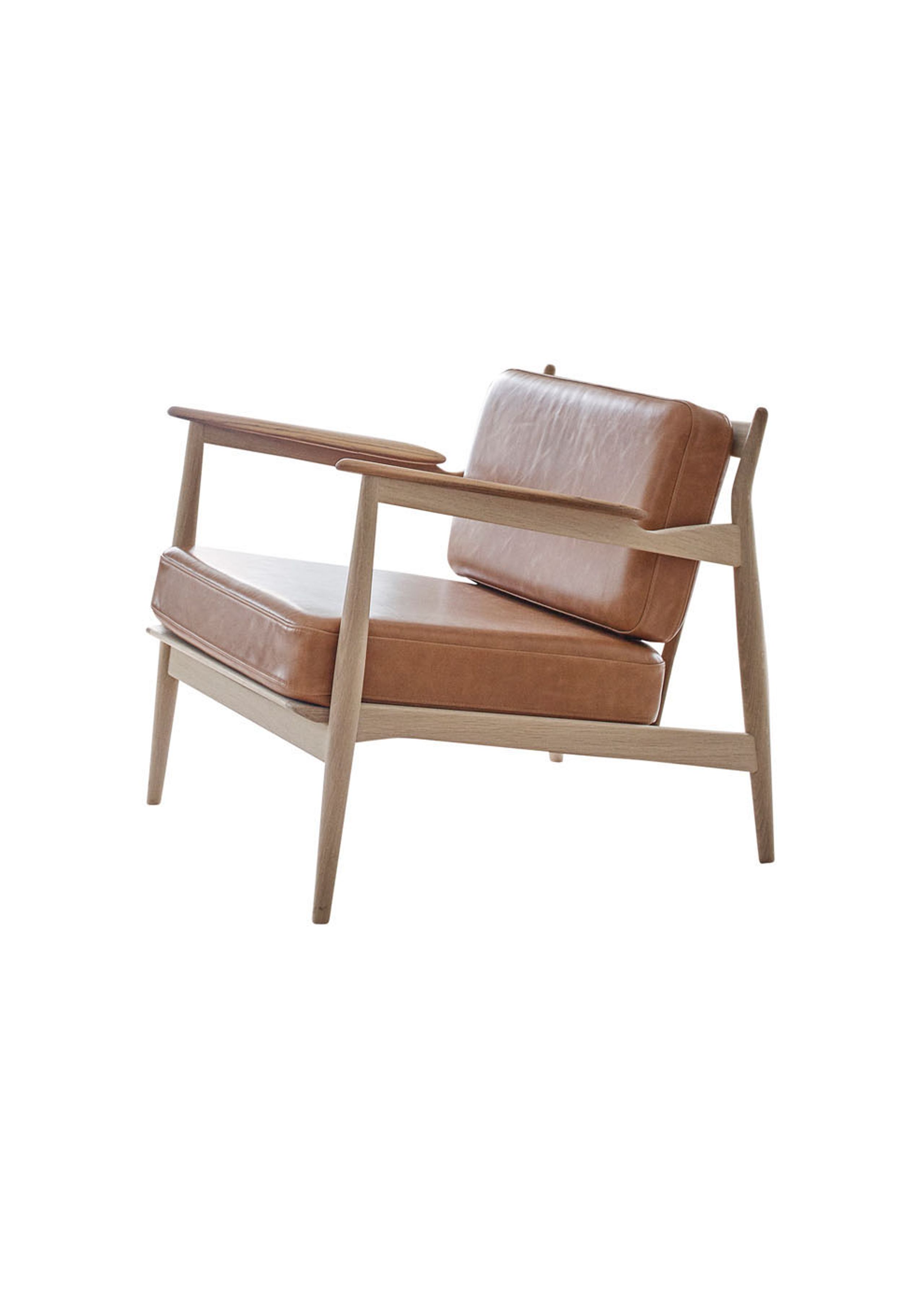 Magnus Olesen - Flagrane - Model 107 Lounge Chair - Frame: White oiled oak / Armrests: Oiled teak / Cushions: Dunes Cognac 21000