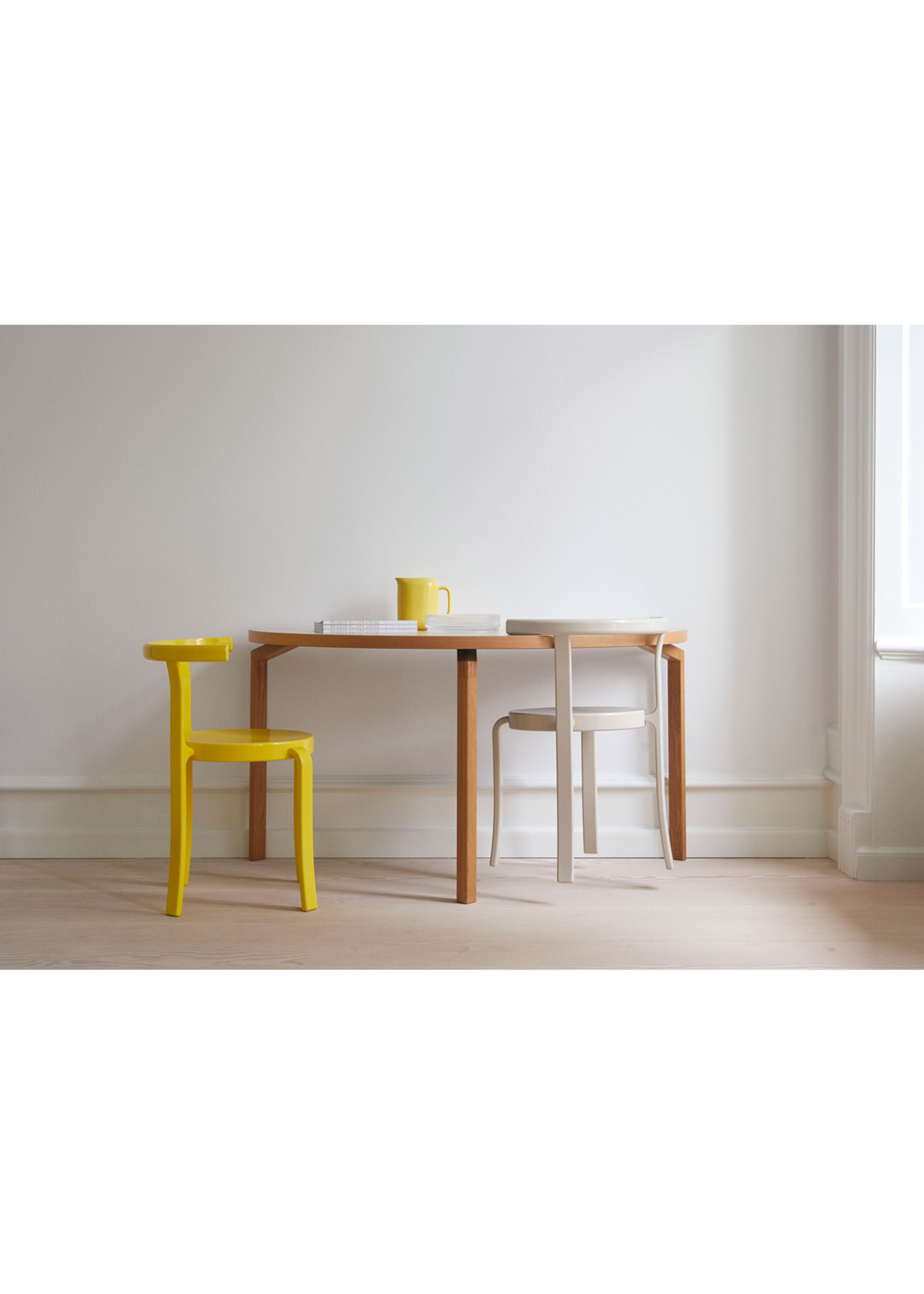 Magnus Olesen - Chaise à manger - 8000 Series Chair - Lacquered beech / Retro yellow