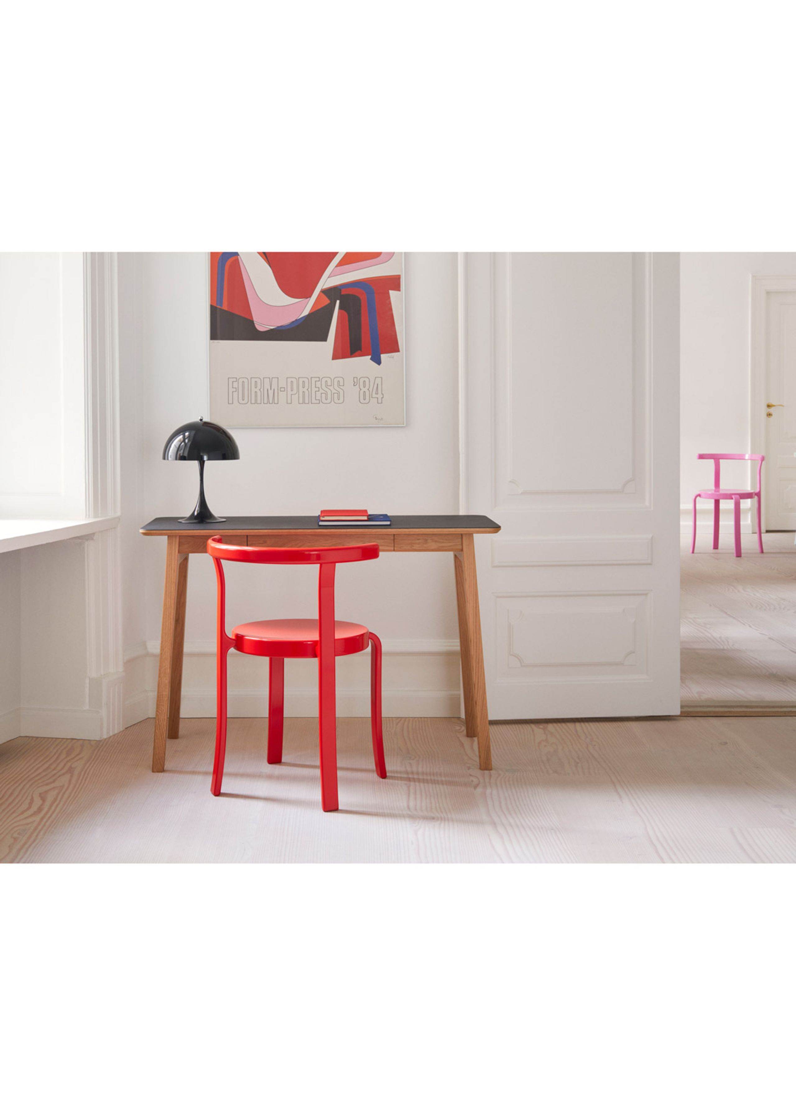 Magnus Olesen - Jídelní židle - 8000 Series Chair - Lacquered beech / Red