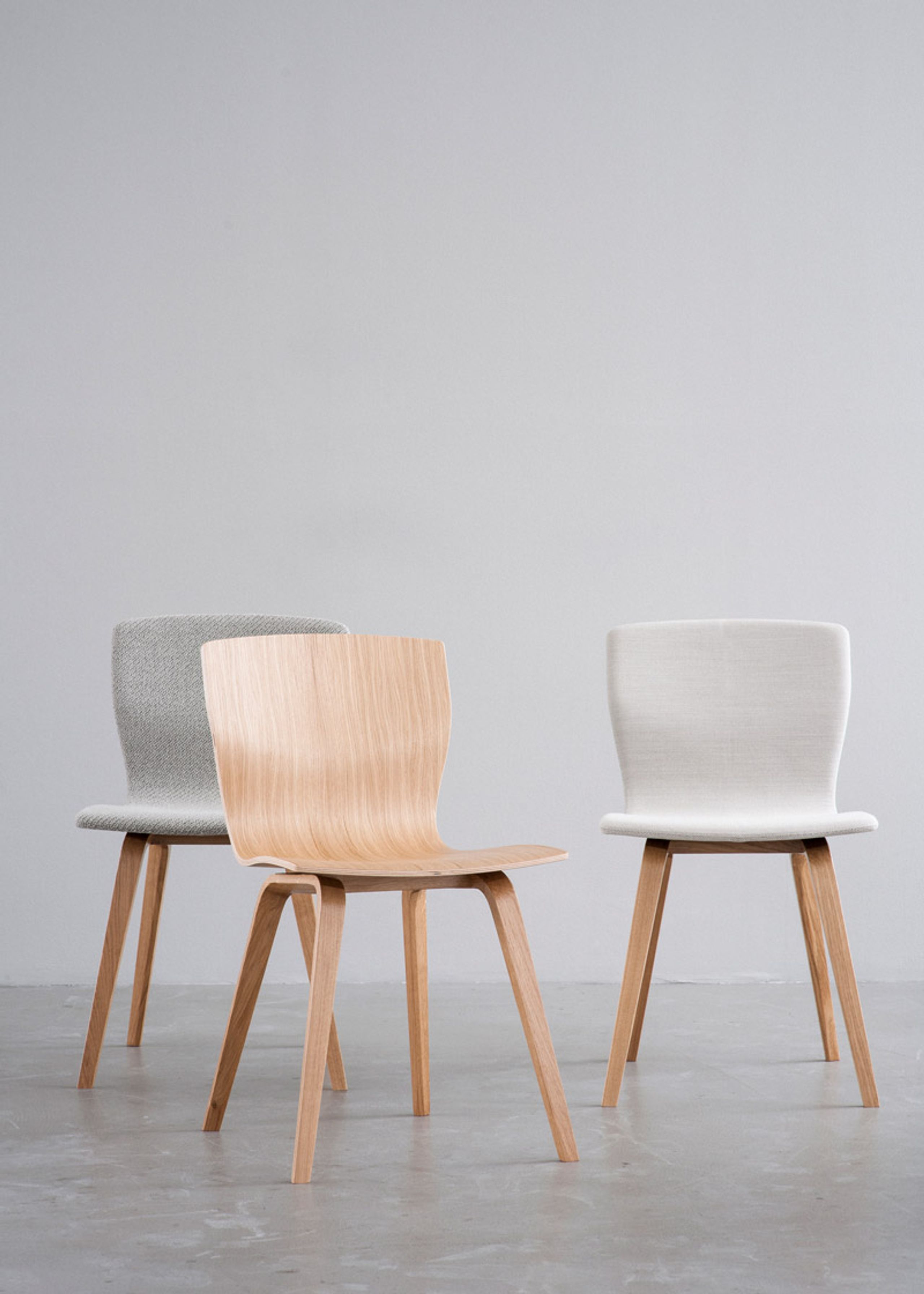 Magnus Olesen - Dining chair - Butterfly Wood - Frame: Black stained oak / Full upholster: Savanne 30314 black