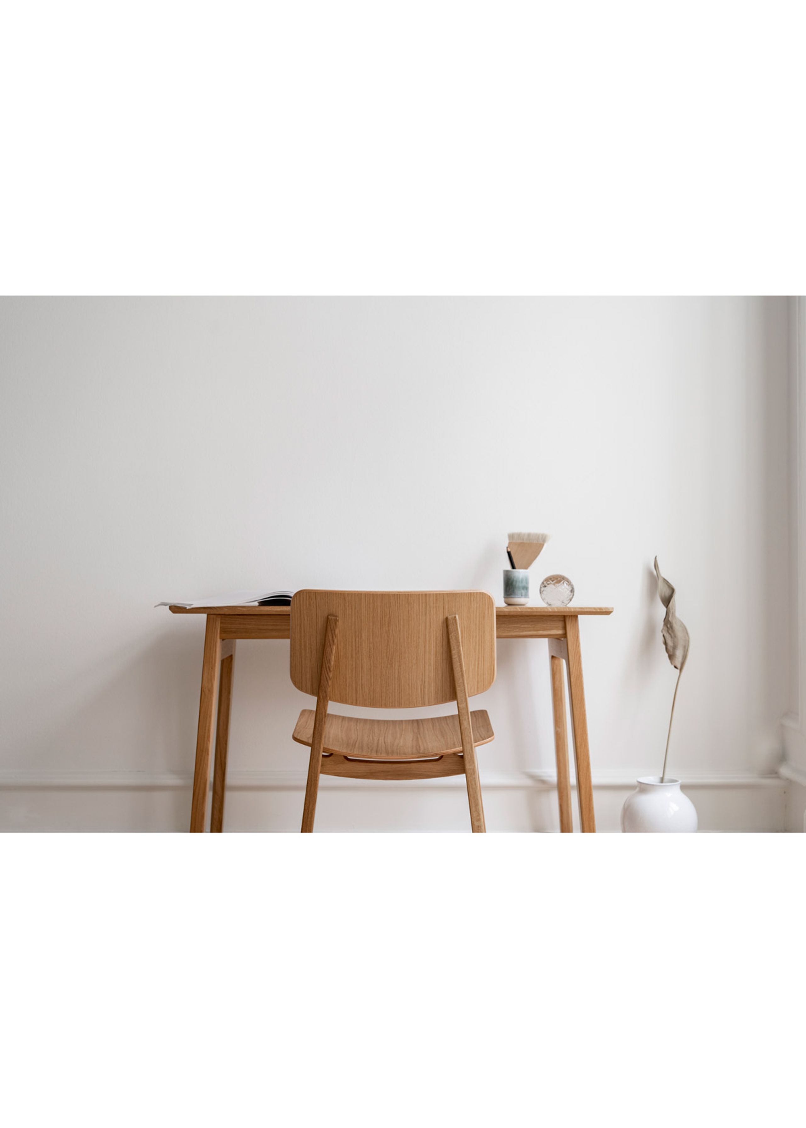 Magnus Olesen - Spisebordsstol - Freya Two Chair - Stel: Sortbejdset eg / Sæde fuldpolstring: Savanne 30314