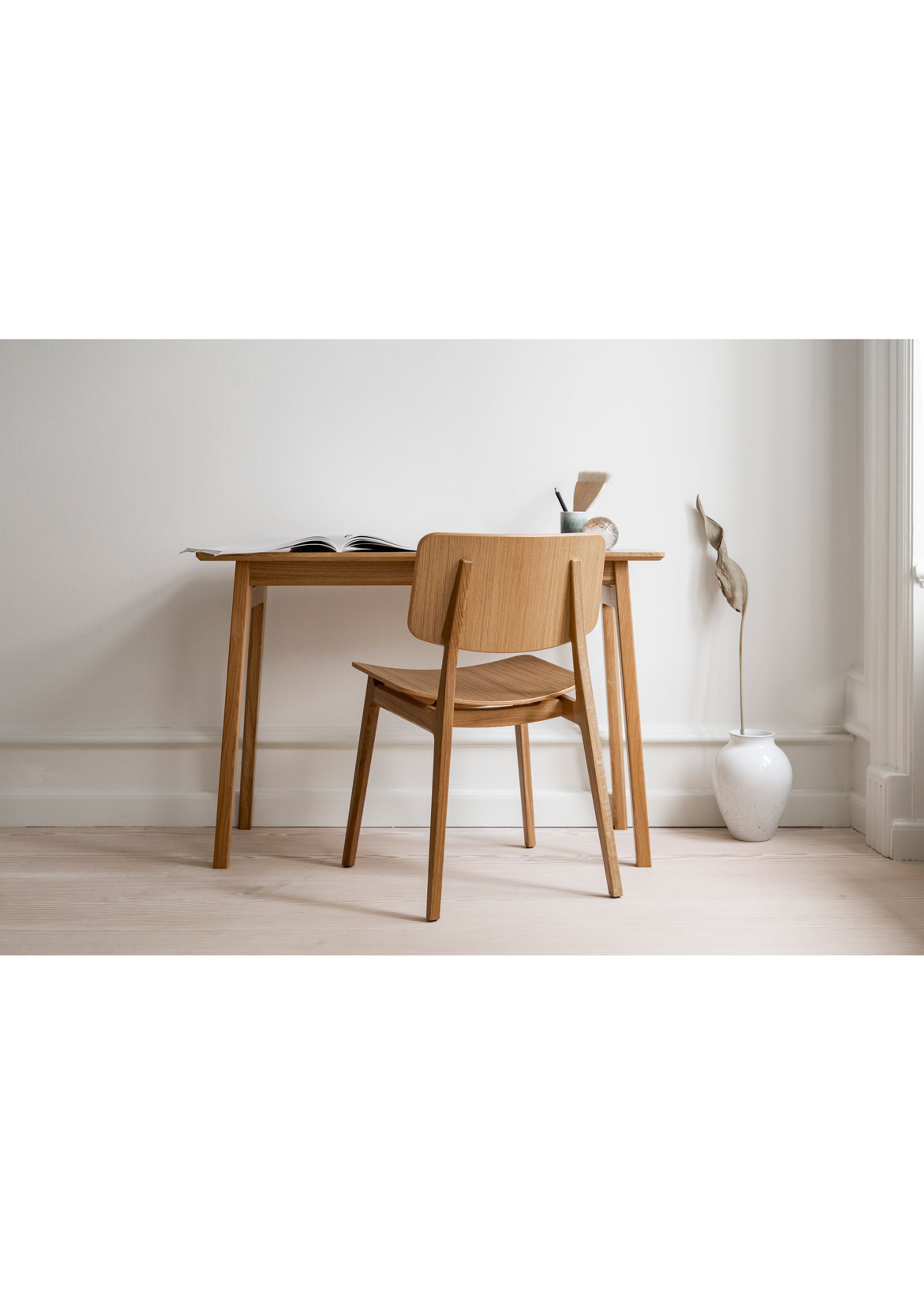 Magnus Olesen - Spisebordsstol - Freya Two Chair - Stel: Sortbejdset eg / Sæde fuldpolstring: Savanne 30314