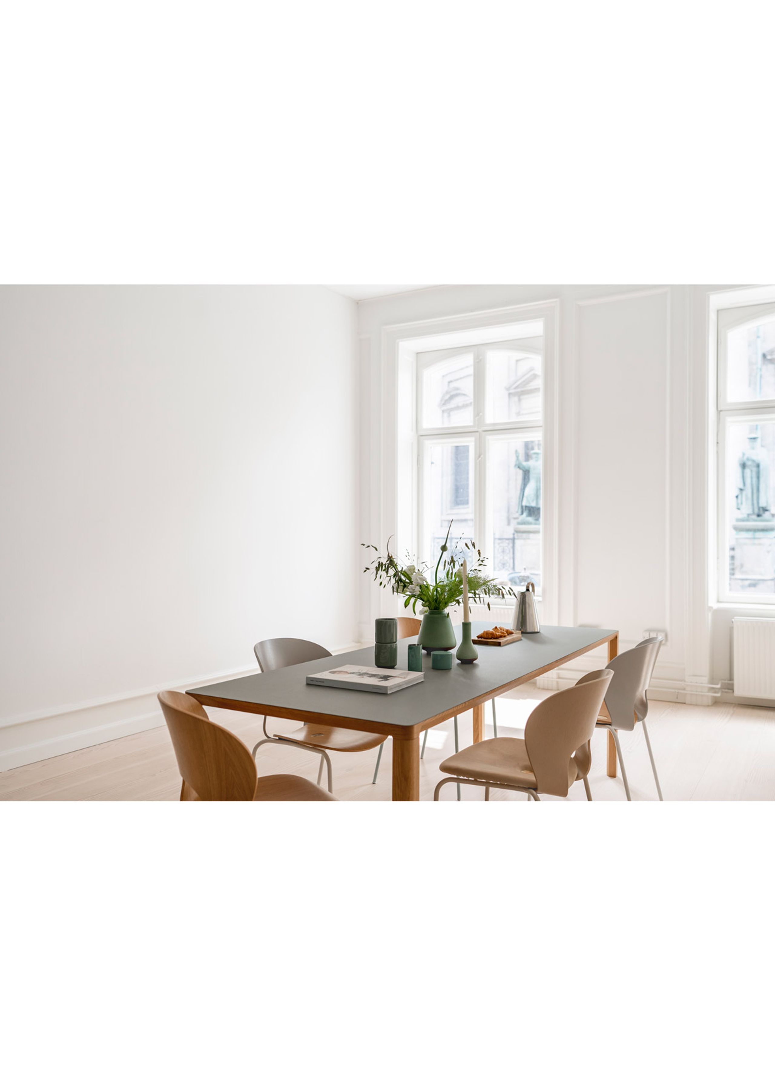 Magnus Olesen - Jídelní židle - Ø Chair - Frame: Grey / Seat: Light Yellow / Screw: Grey / Back: Lacquered Oak