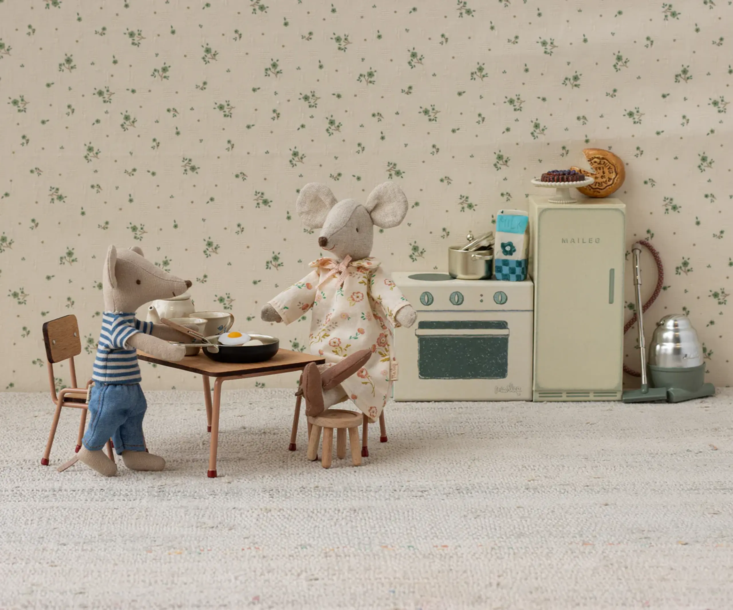 Maileg - Children's stool - Table And Chair Set, Mouse - Dark powder