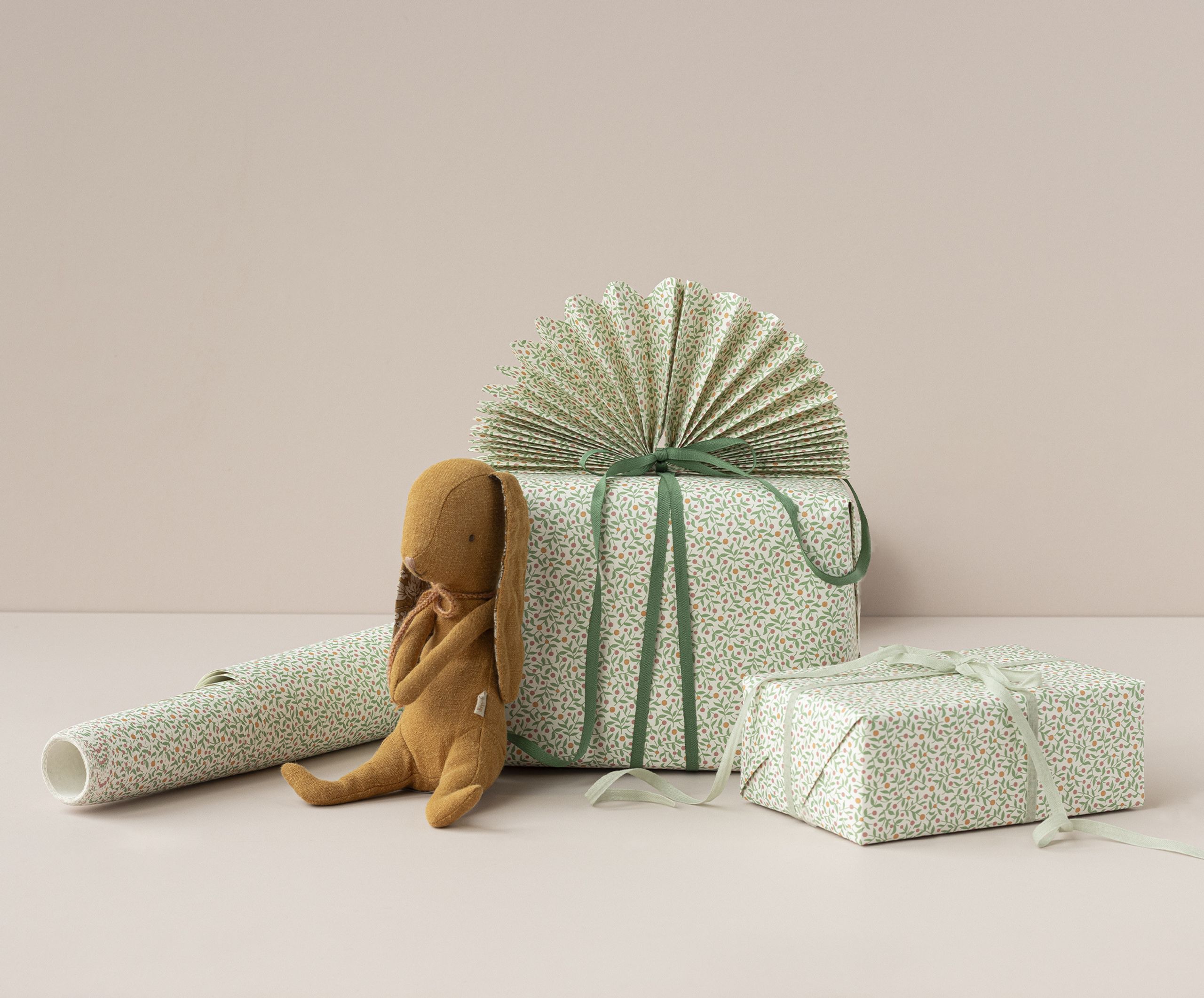 Maileg - Dárkové balení - Patterned gift wrap - Berry branches