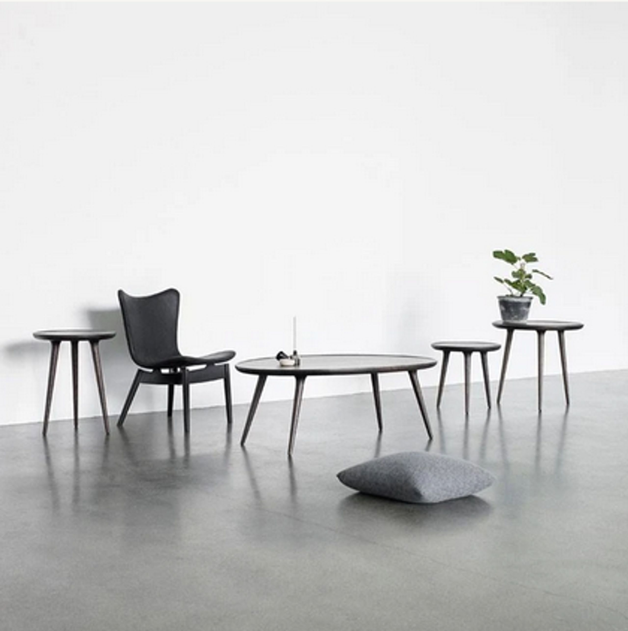 Mater - Dining Table - Accent Oval Lounge Table - Matlakeret eg - oval lounge