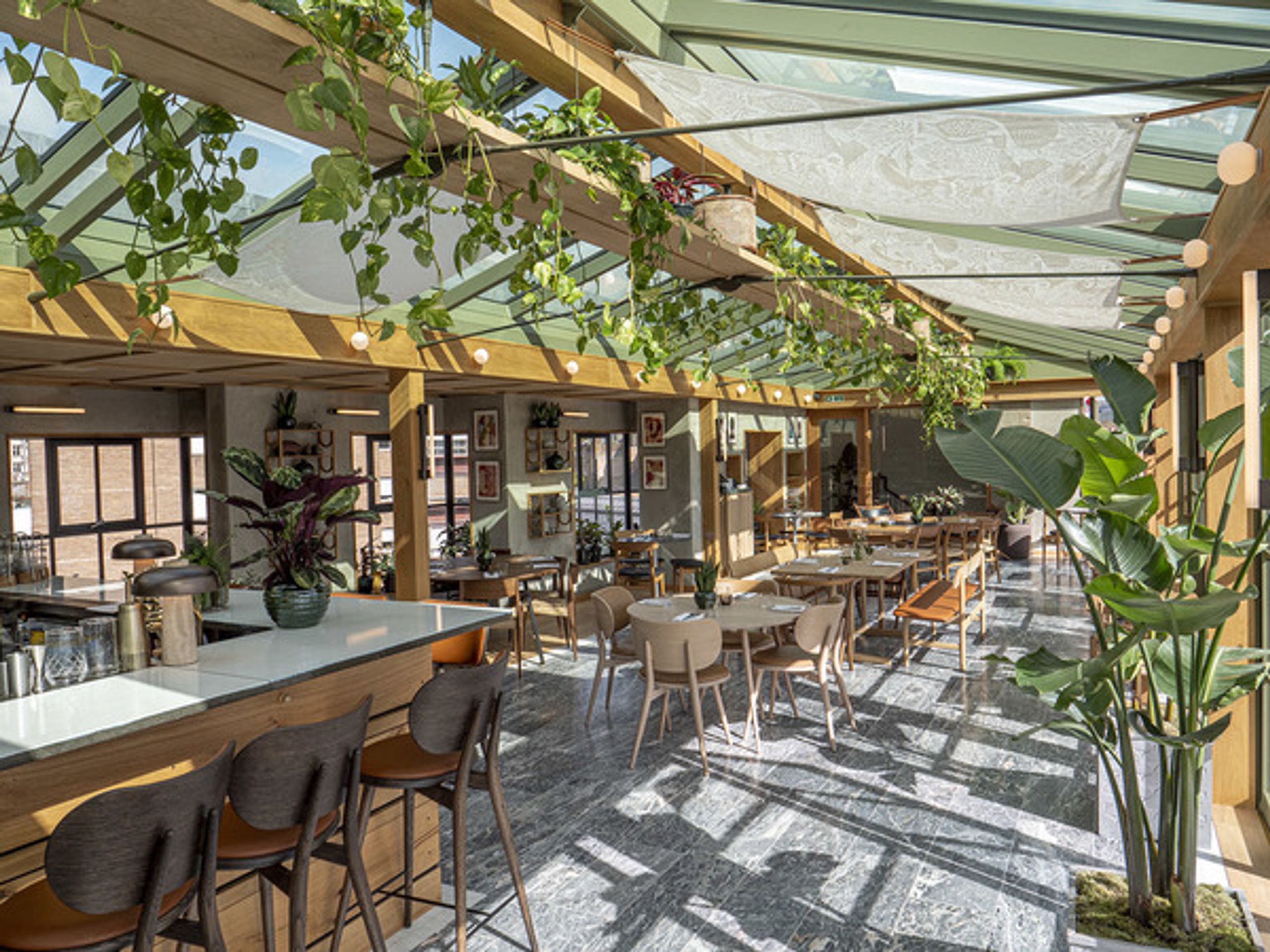 Mater - Chaise - High Stool 74 - Sort Lakeret Bøg With Backrest