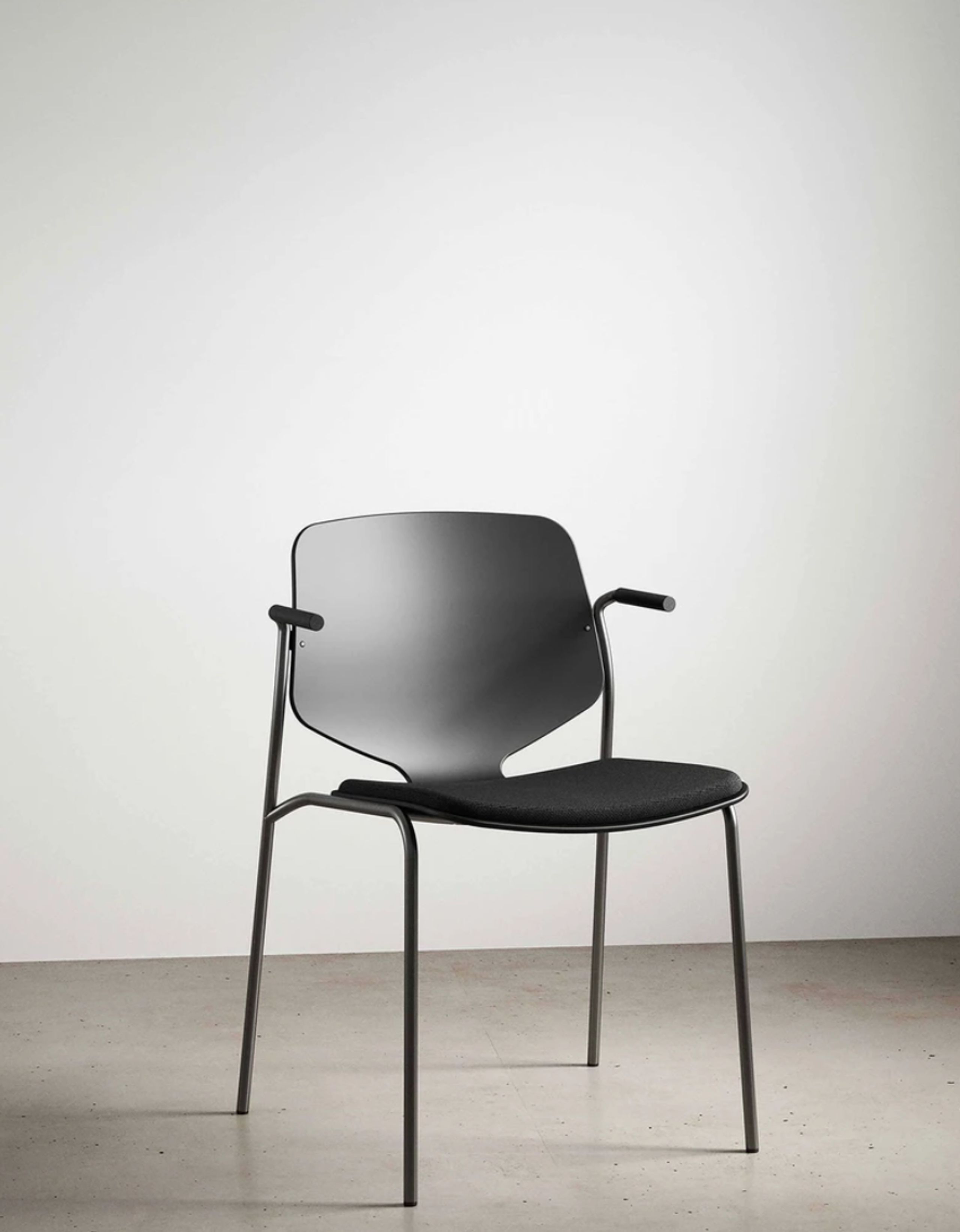 Mater - Chair - Nova sea chair - Black - W/ Upholstered seat W/ armrest