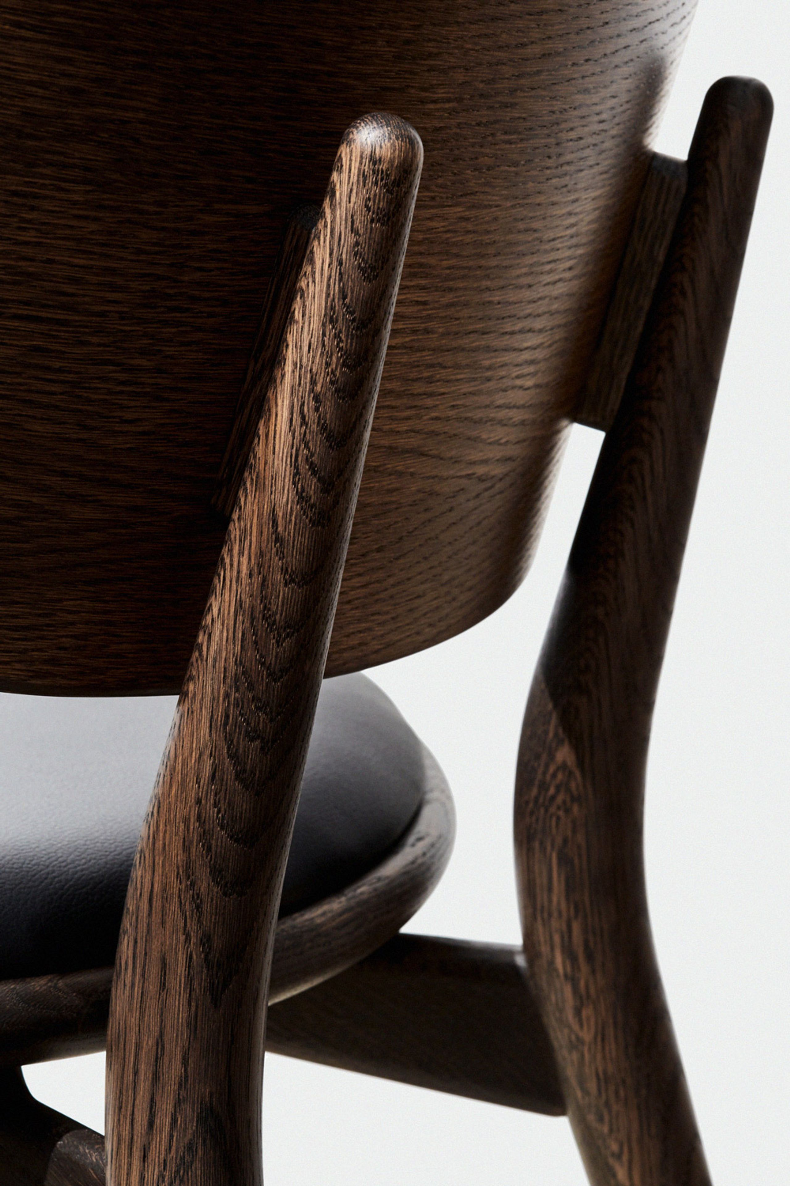 Mater - Chair - The Dining Chair - Sirka Grey Stained Oak / Black Natural Leather