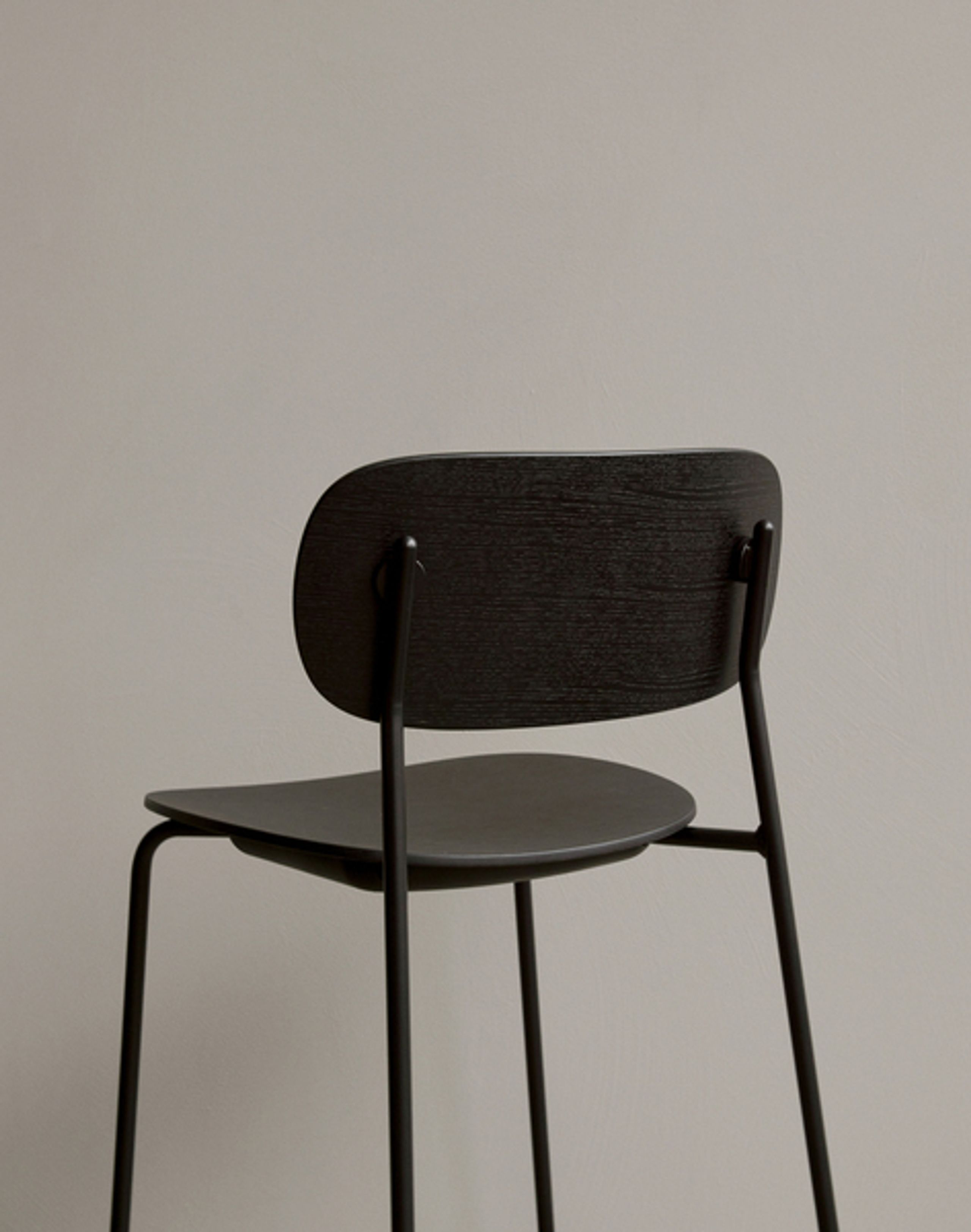 MENU - Barstol - Co Counter Chair - Black Steel / Black Oak
