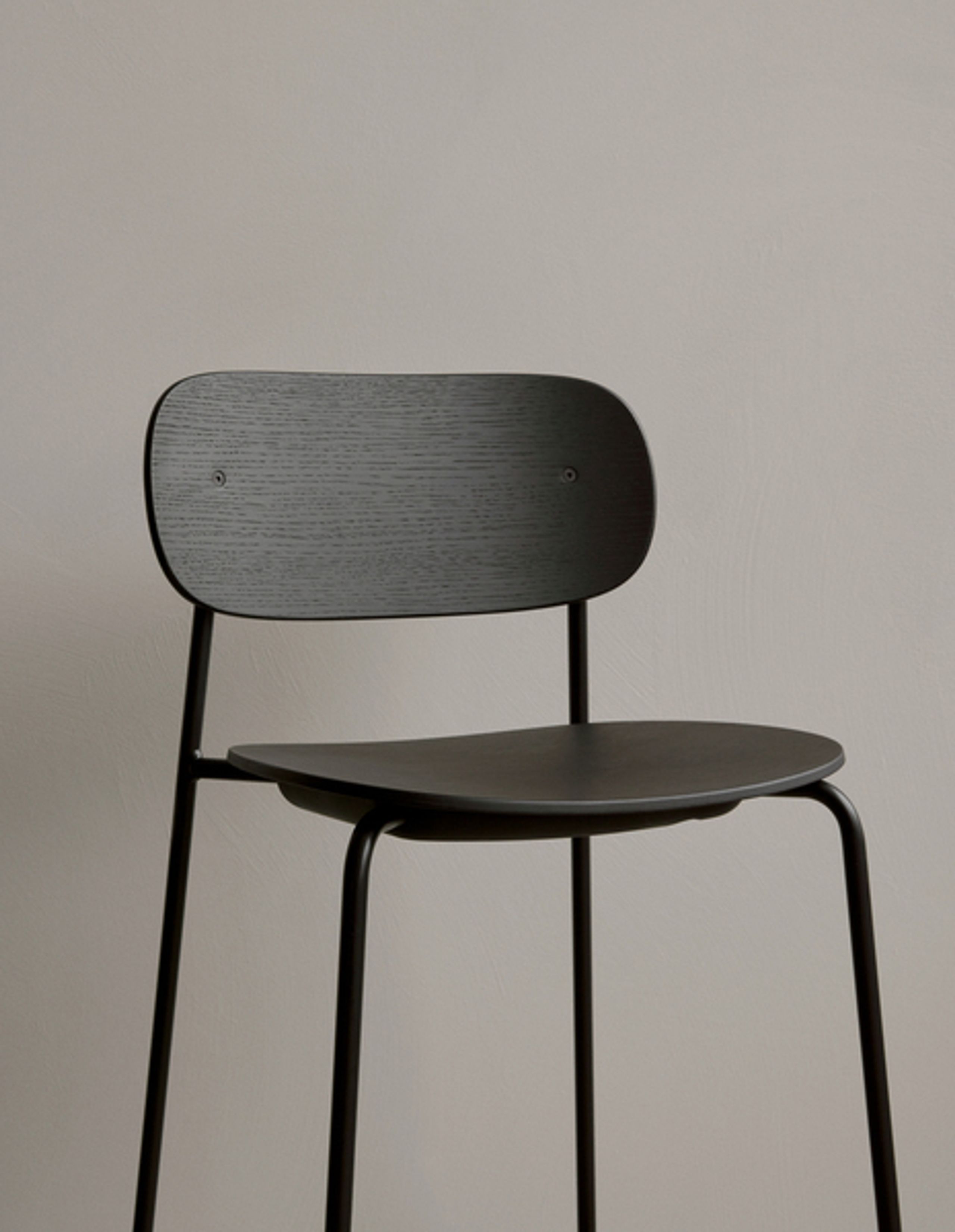 MENU - Barstol - Co Counter Chair - Black Steel / Black Oak