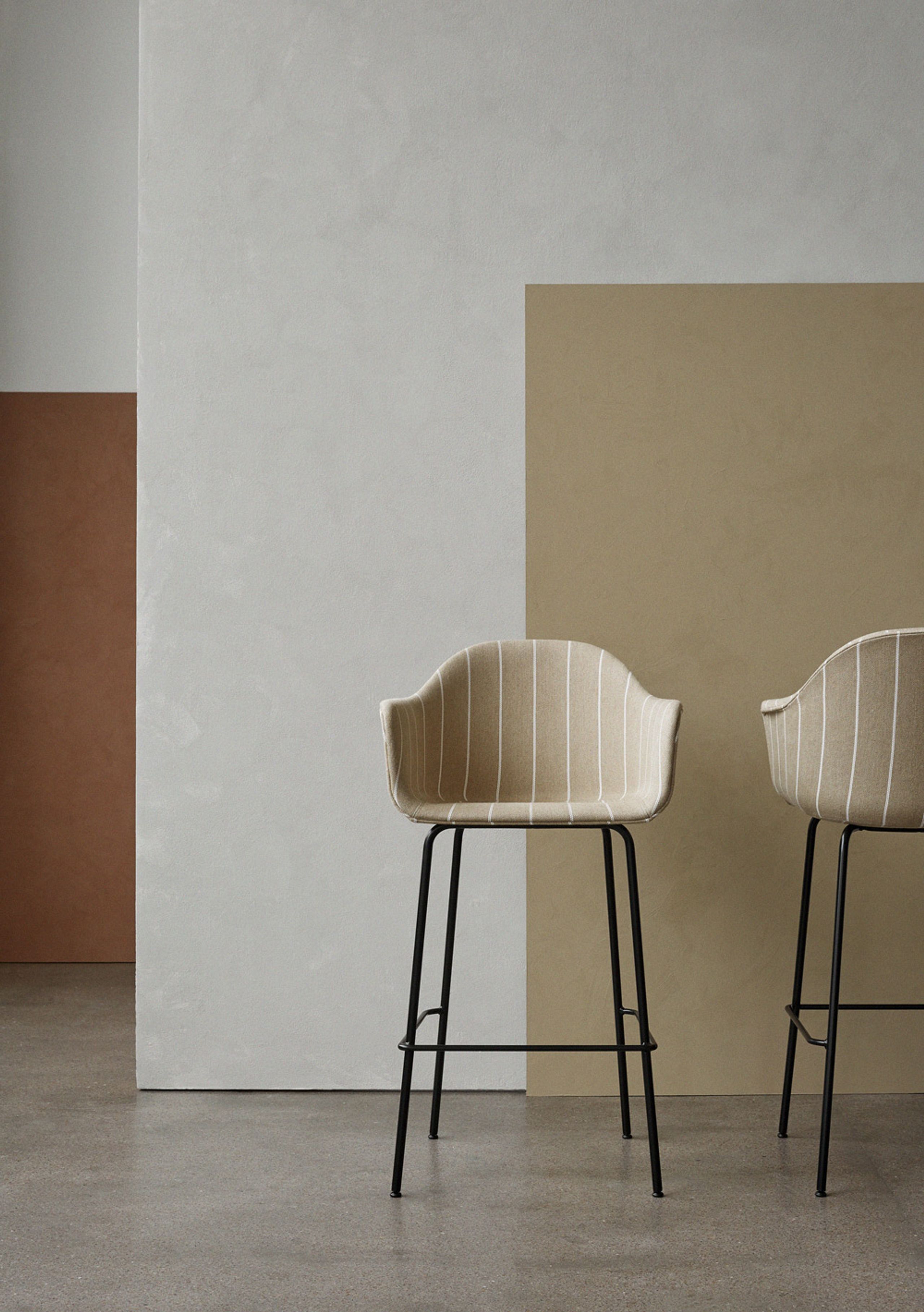 MENU - stołek barowy - Harbour Counter Chair / Black Steel Base - Olive