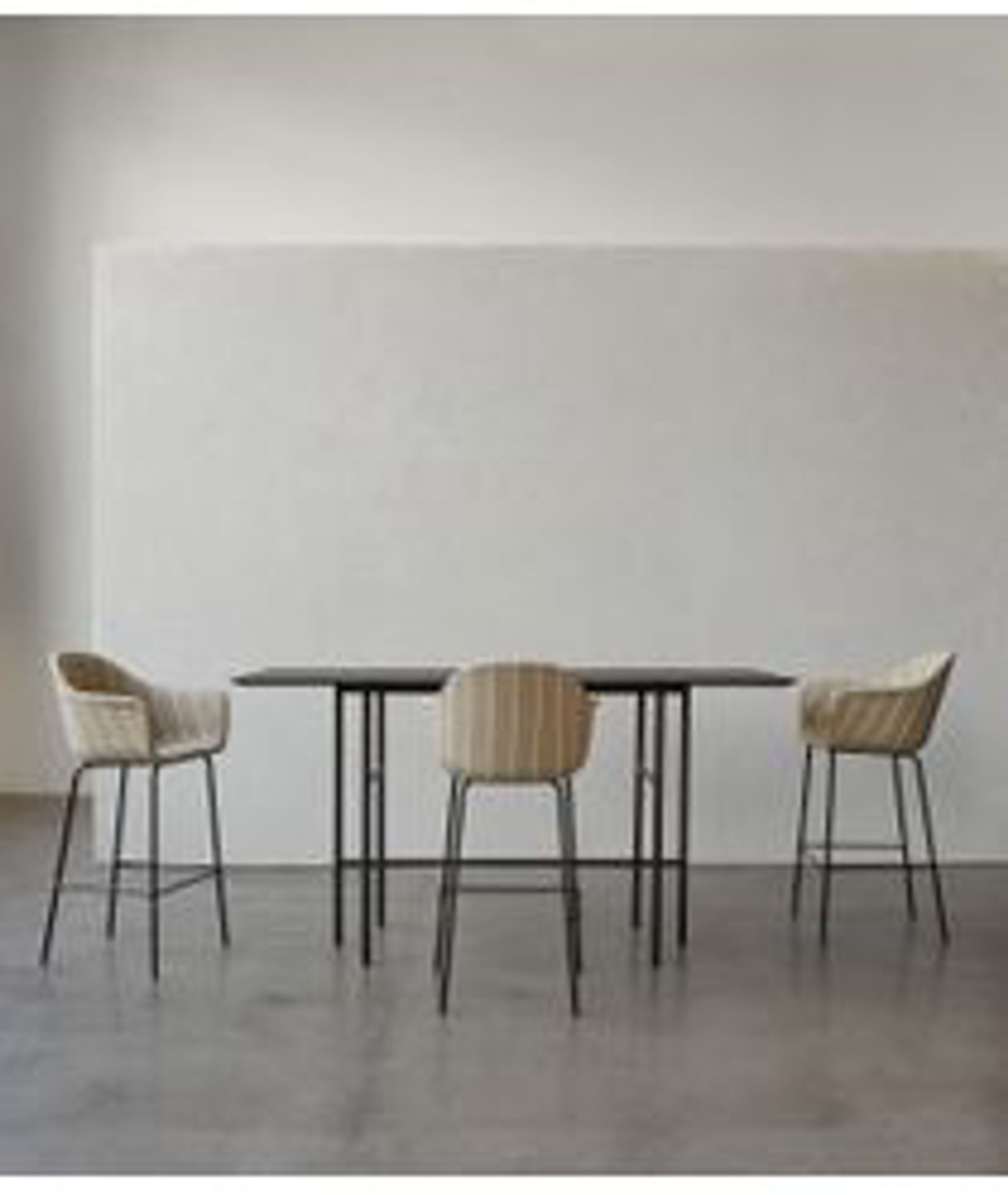 MENU - Barstol - Harbour Counter Chair / Light Grey Steel Base - Light Grey