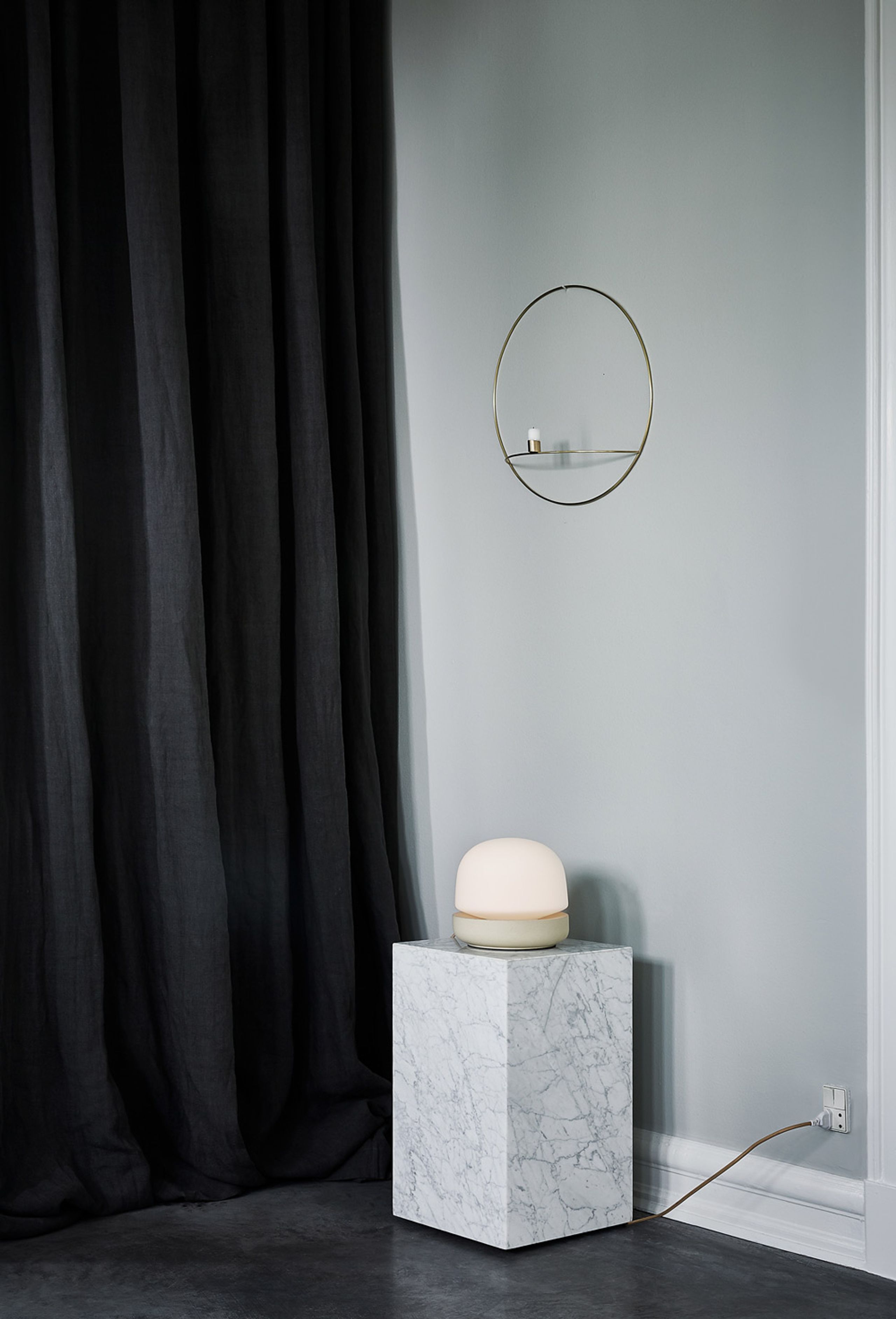 MENU - - Plinth - Cubic / White