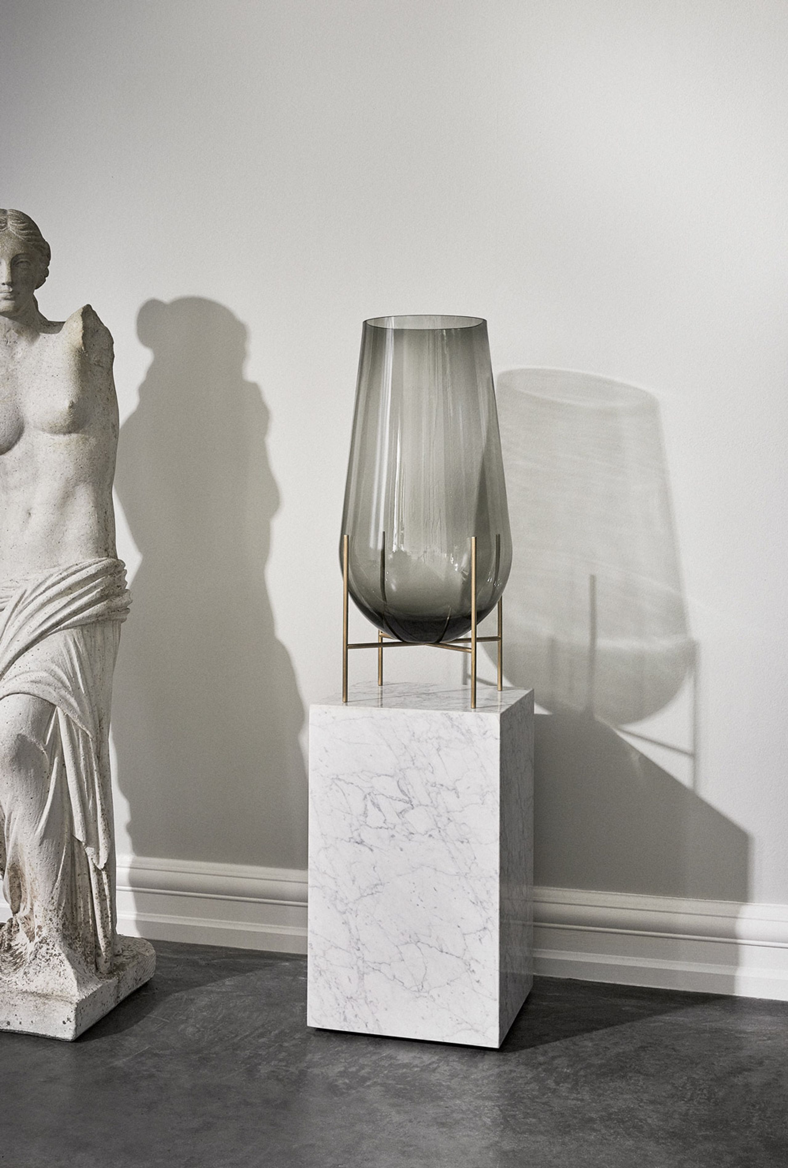 MENU - - Plinth - Cubic / White