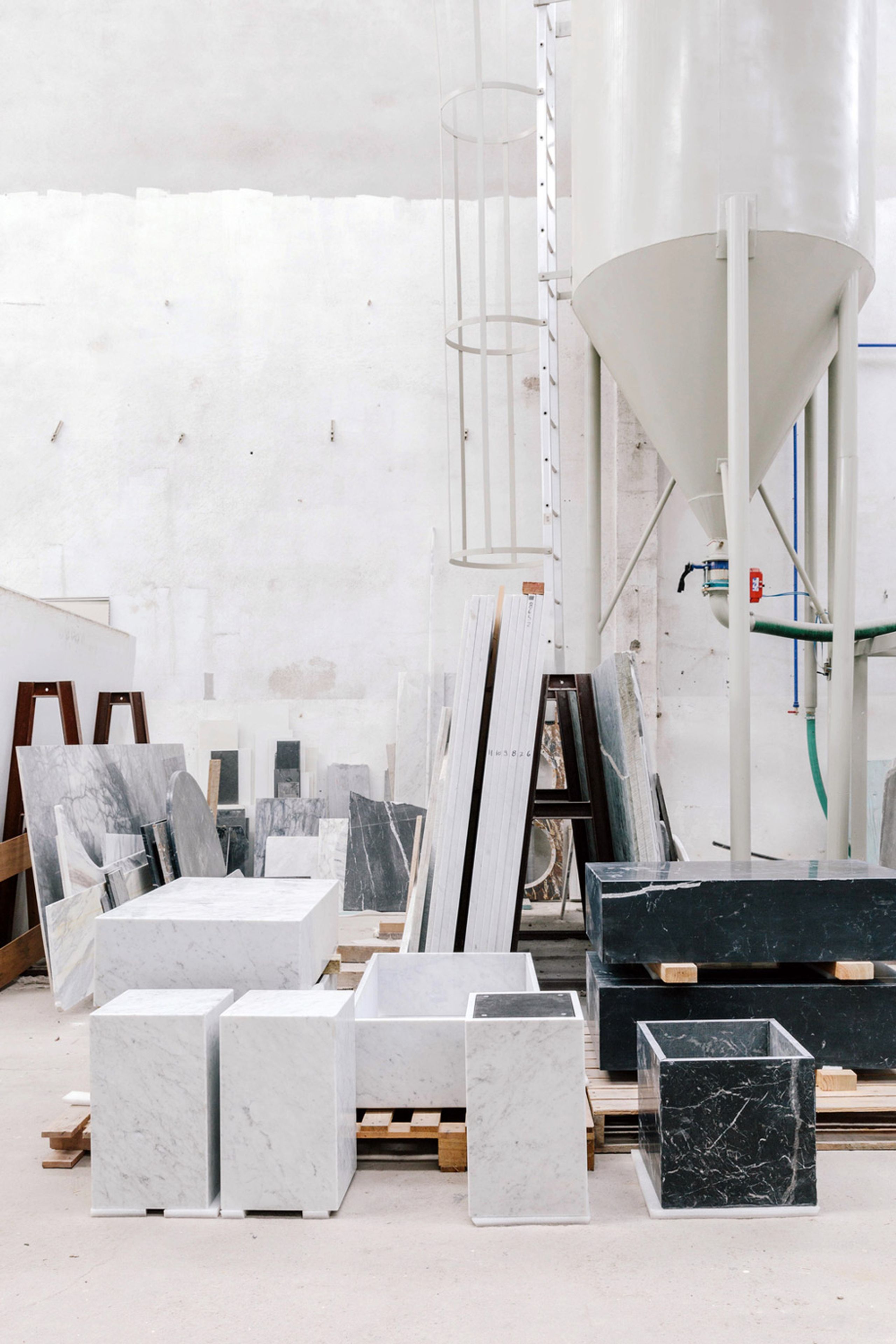 MENU - Table - Plinth - Tall / Black